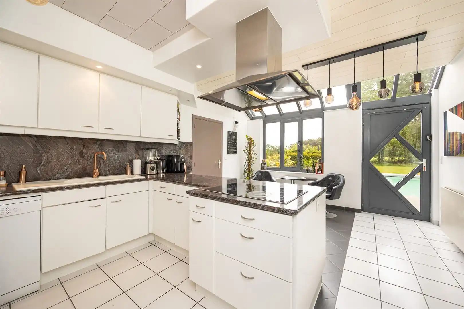 Woning met burelen, opslagruimte en een prachtige tuin! foto 10