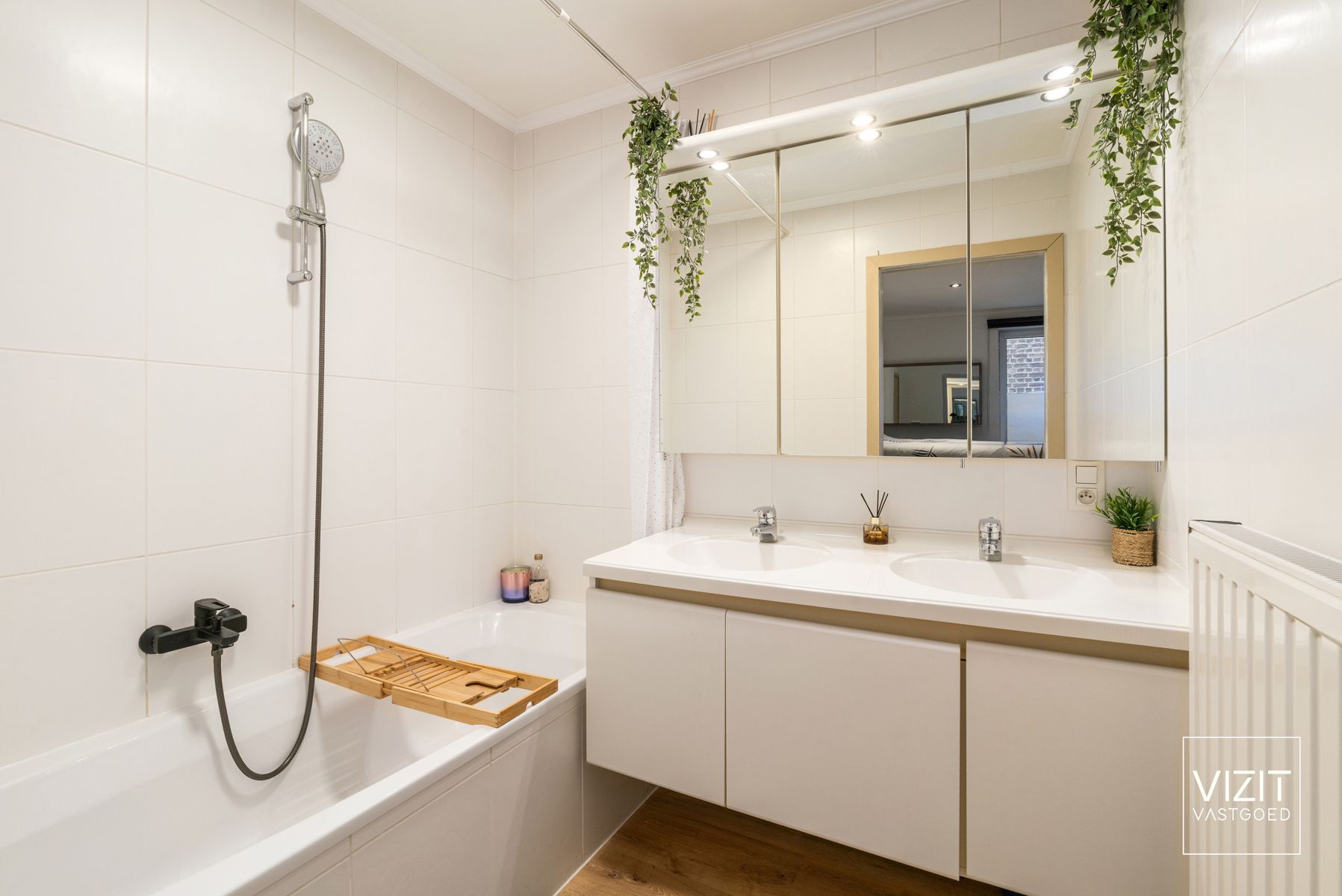 Gelijkvloersappartement met tuin in uniek art-decopand foto 9