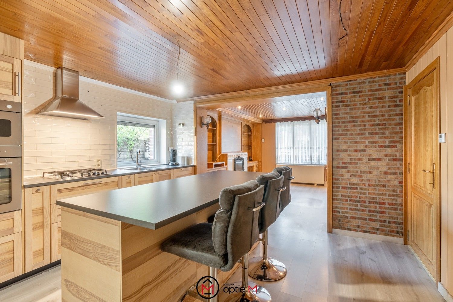Ruime woning met garage en zonnepanelen foto 9