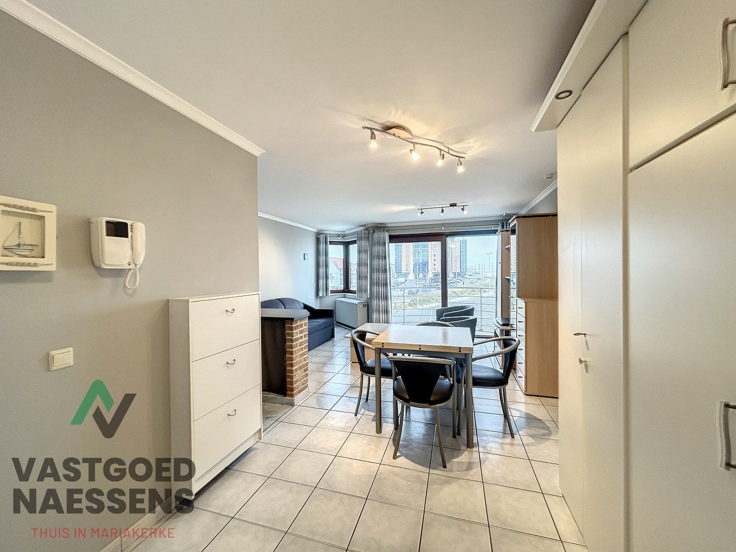 Instapklare studio met terras en zicht op zee.  foto 10