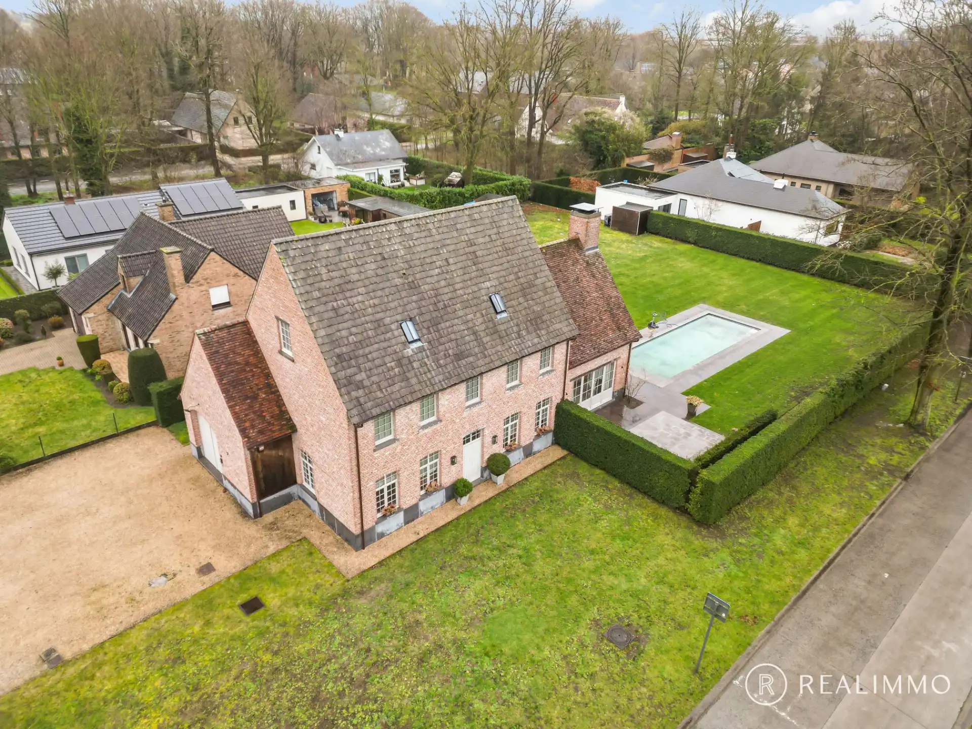 EXCLUSIEVE VILLA TE KOOP IN ZULTE foto {{pictureIndex}}
