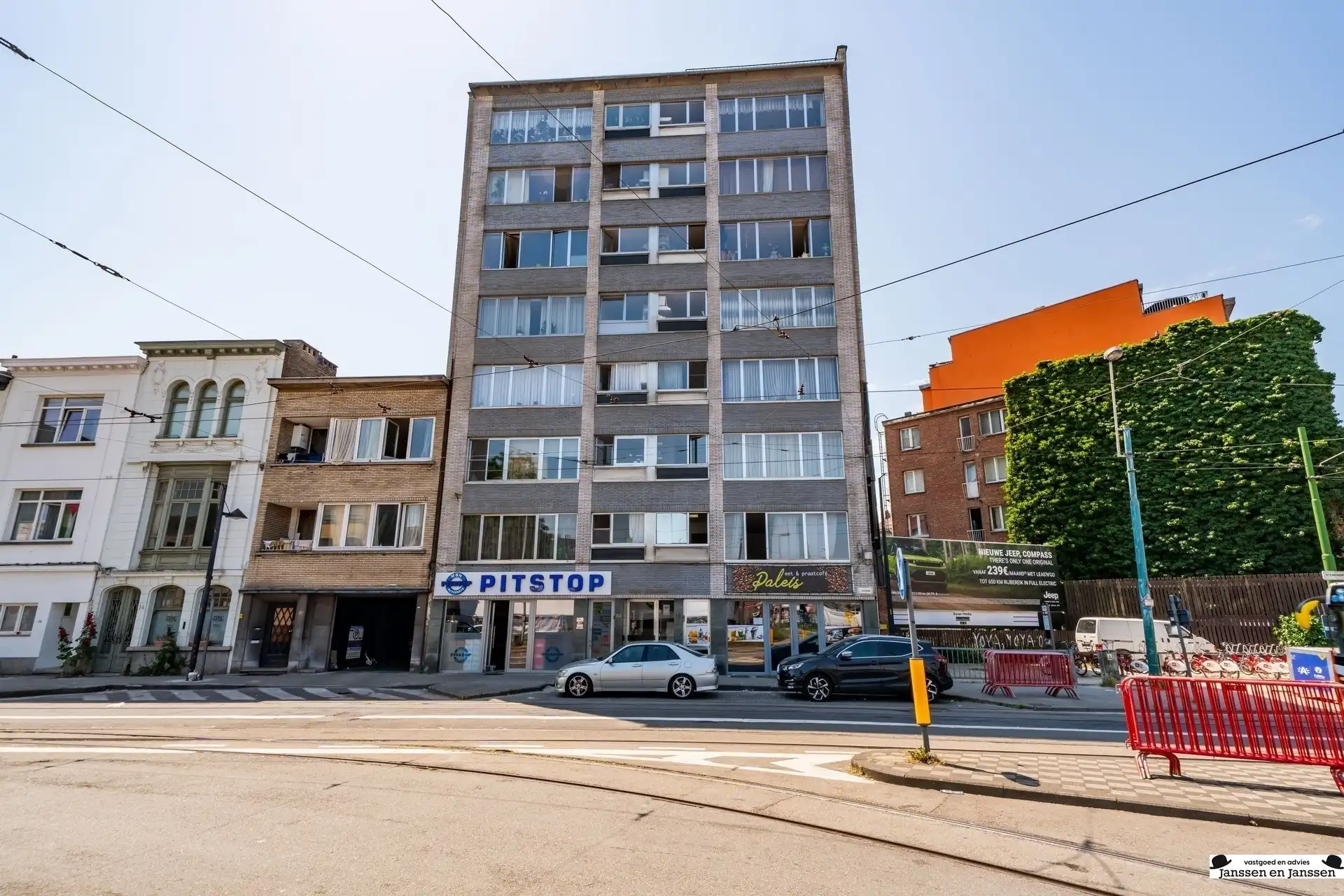Te renoveren ruim appartement op toplocatie in Borgerhout! foto 13