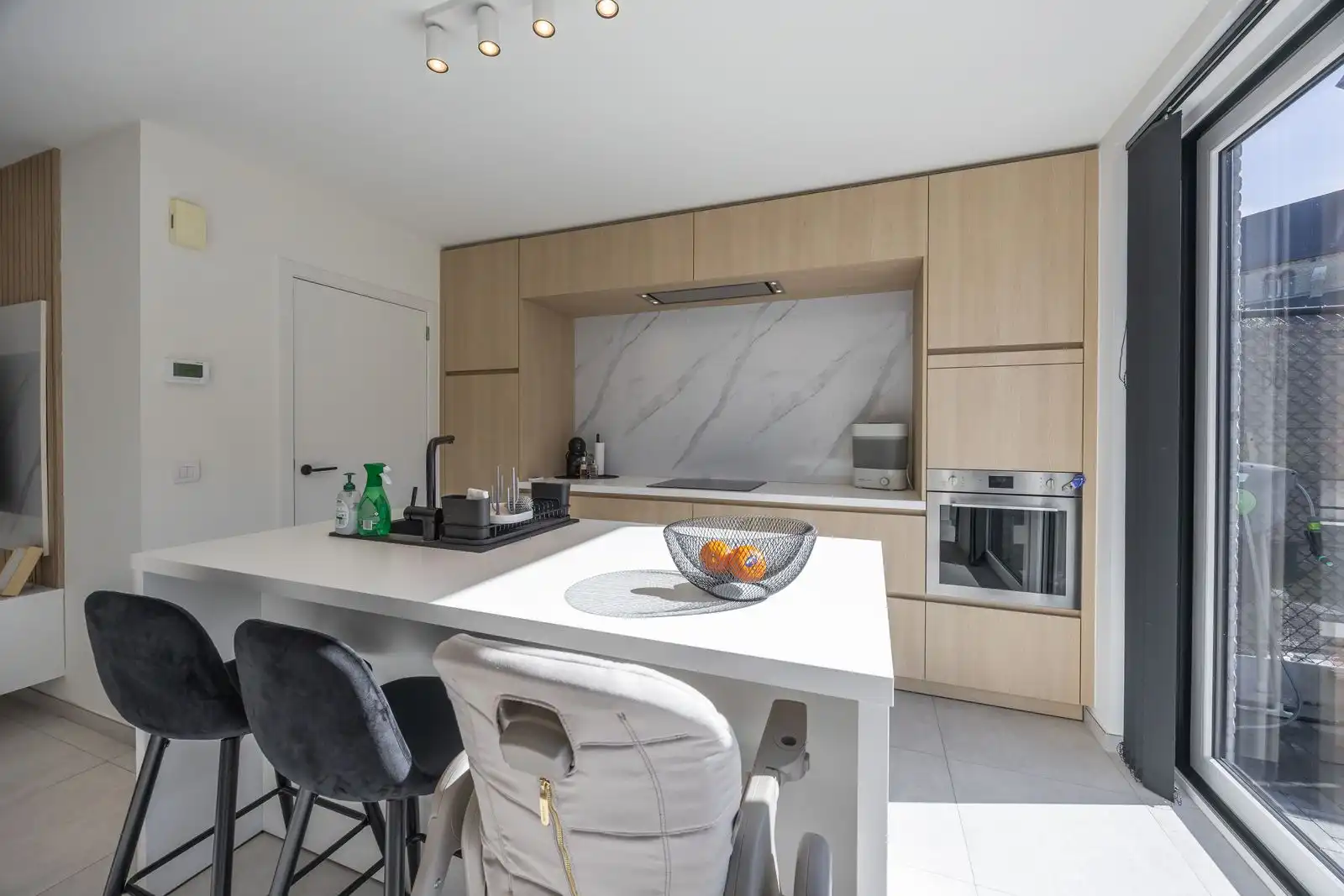 Jonge halfopen woning met 3 slpk, gezellige tuin én kwalitatieve afwerking foto 6