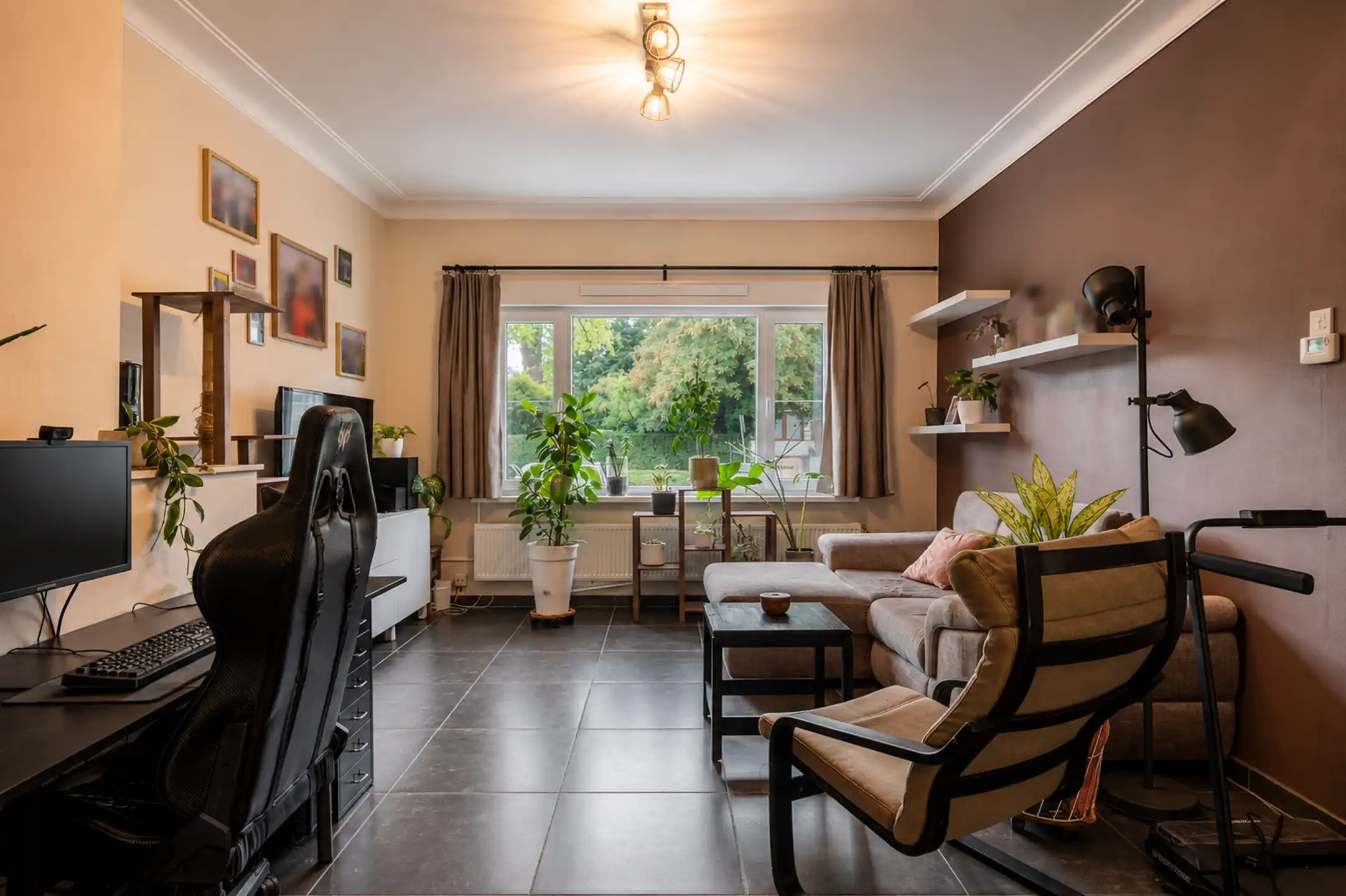 Gelijkvloers app. van ca. 110 m² met 2 slpks en staanplaats foto 5