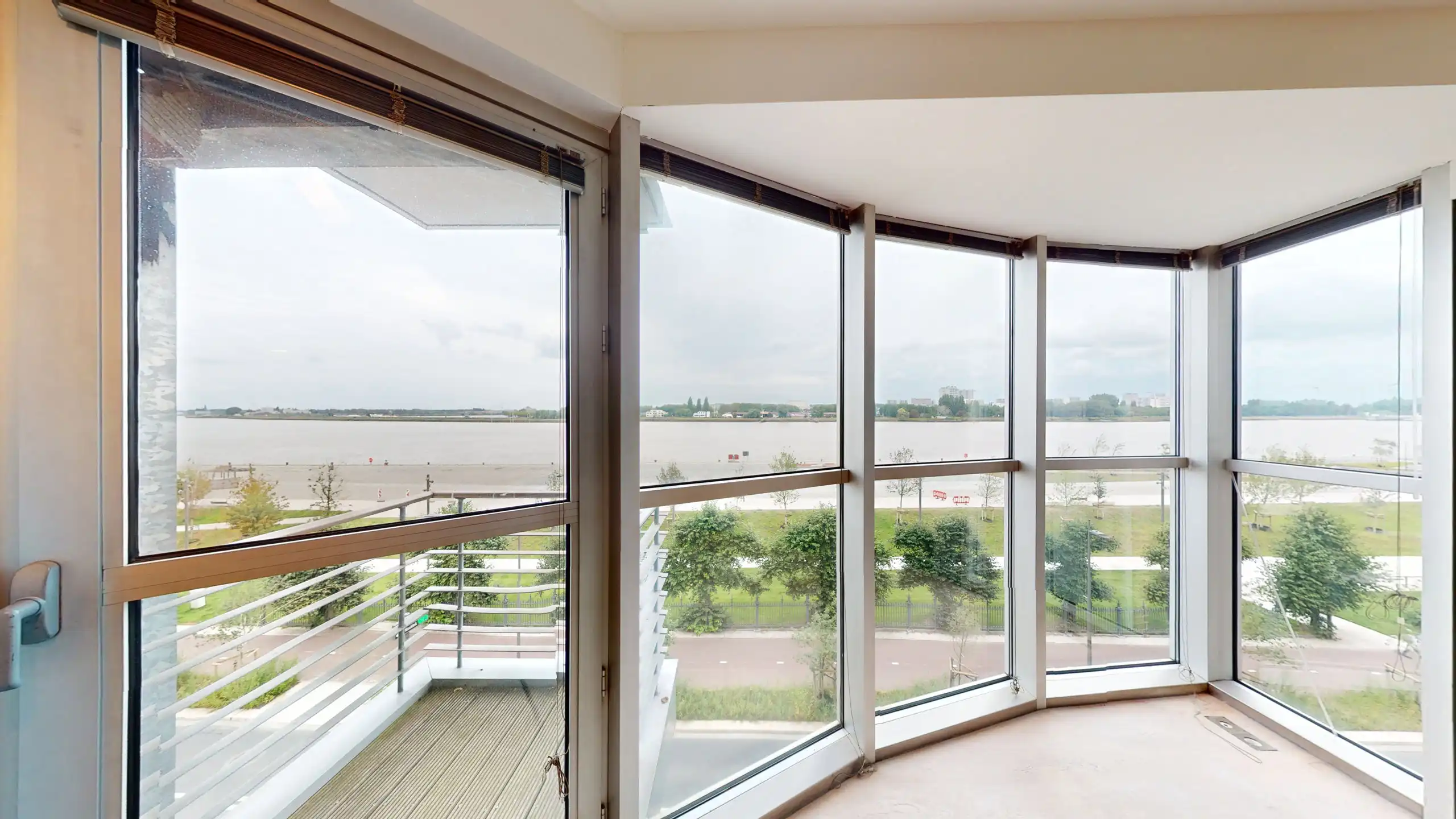ANTWERPEN ZUID: Gerenoveerde duplex met frontaal Schelde zicht foto 8