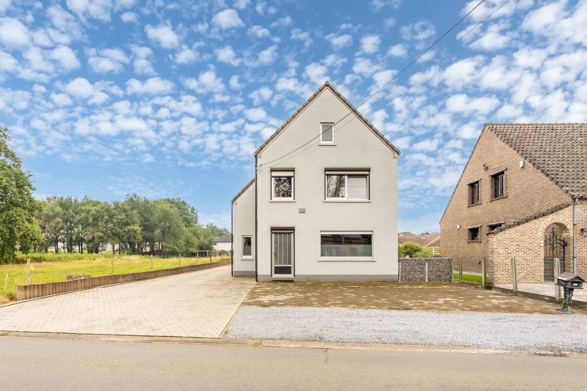 Gezinswoning met ruime garage op een centrale ligging te Paal foto 1