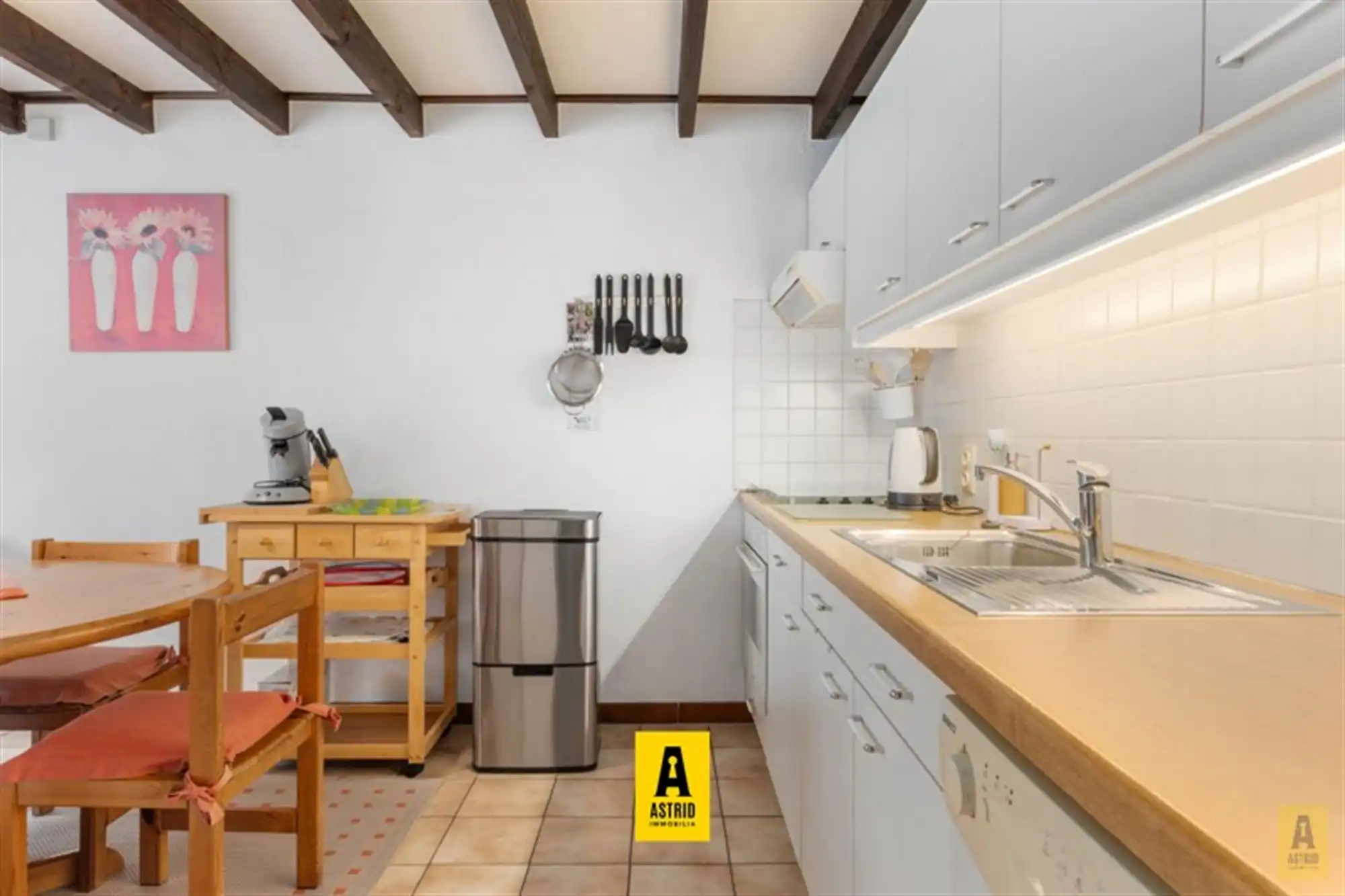 Instapklaar vakantiehuisje (3 slpks) met parkeerplaats vlakbij zee! foto 11