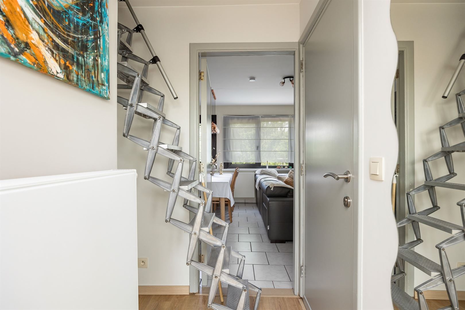 Gerenoveerd studio-appartement met zolder foto 10