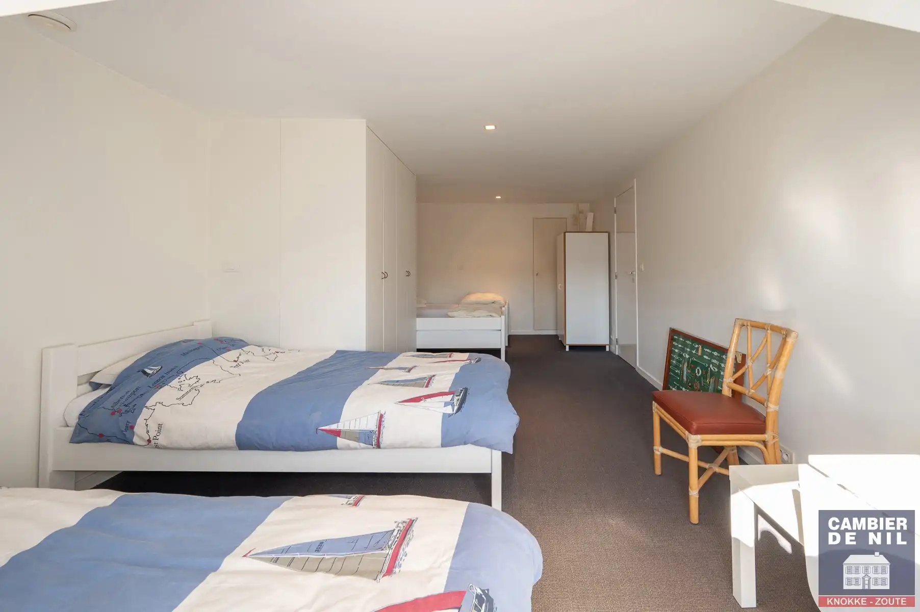 Ruime, gemeubelde koppelvilla aan de Royal Zoute Tennisclub. foto 31