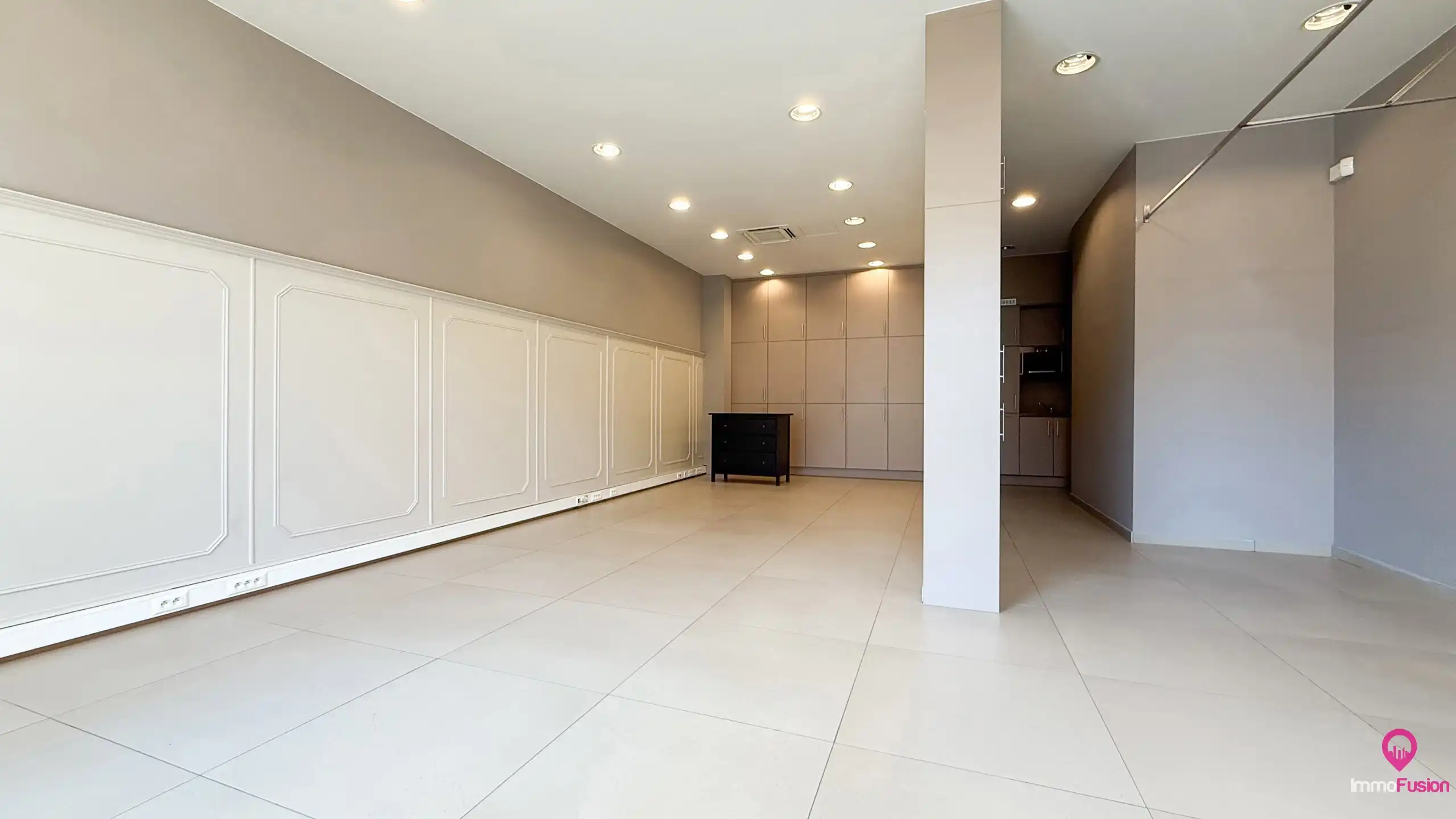 Instapklaar kantoor 71m² met zichtbaarheid centrum Beringen! foto 7