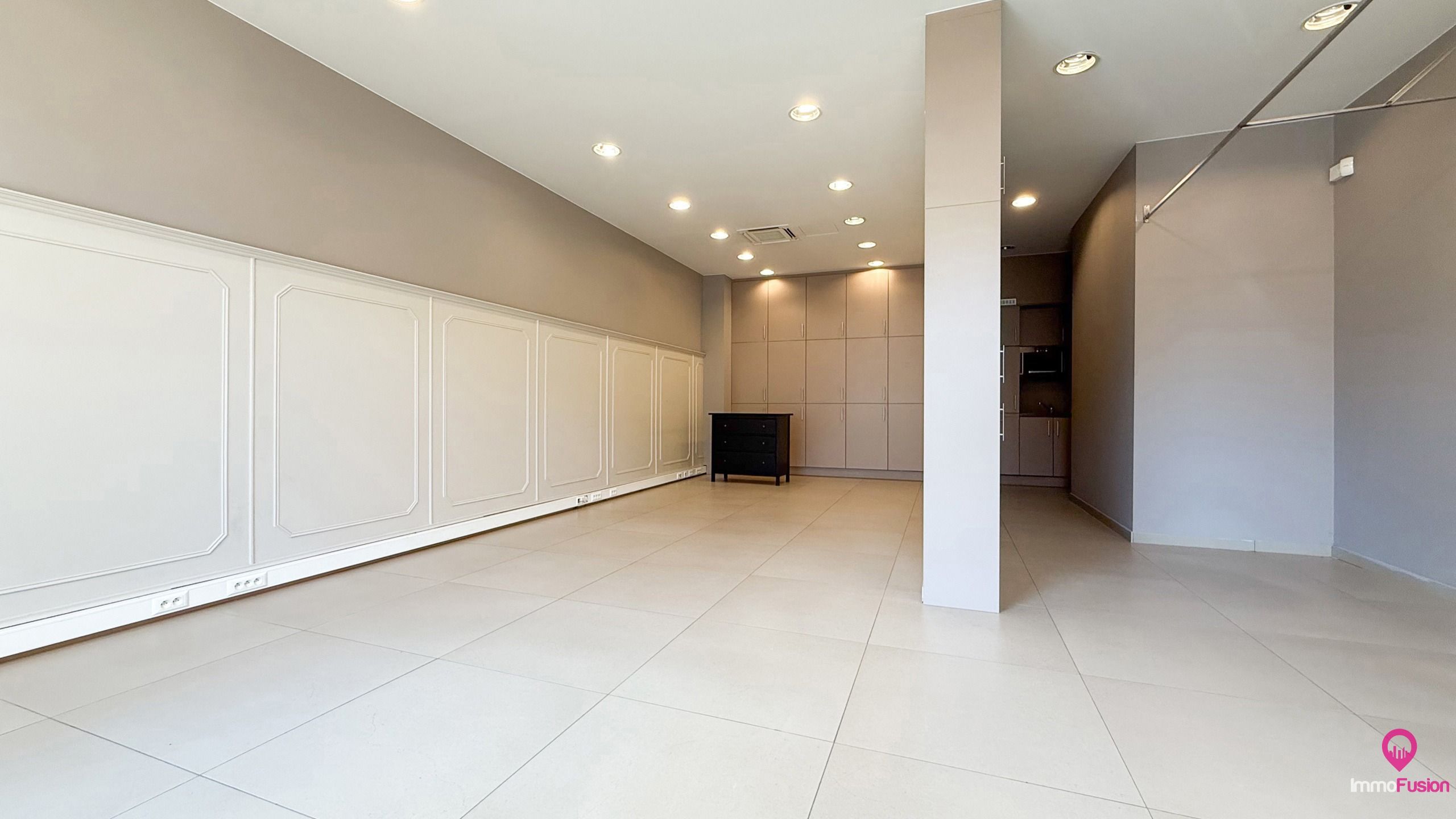 Instapklaar kantoor 71m² met zichtbaarheid centrum Beringen! foto 7