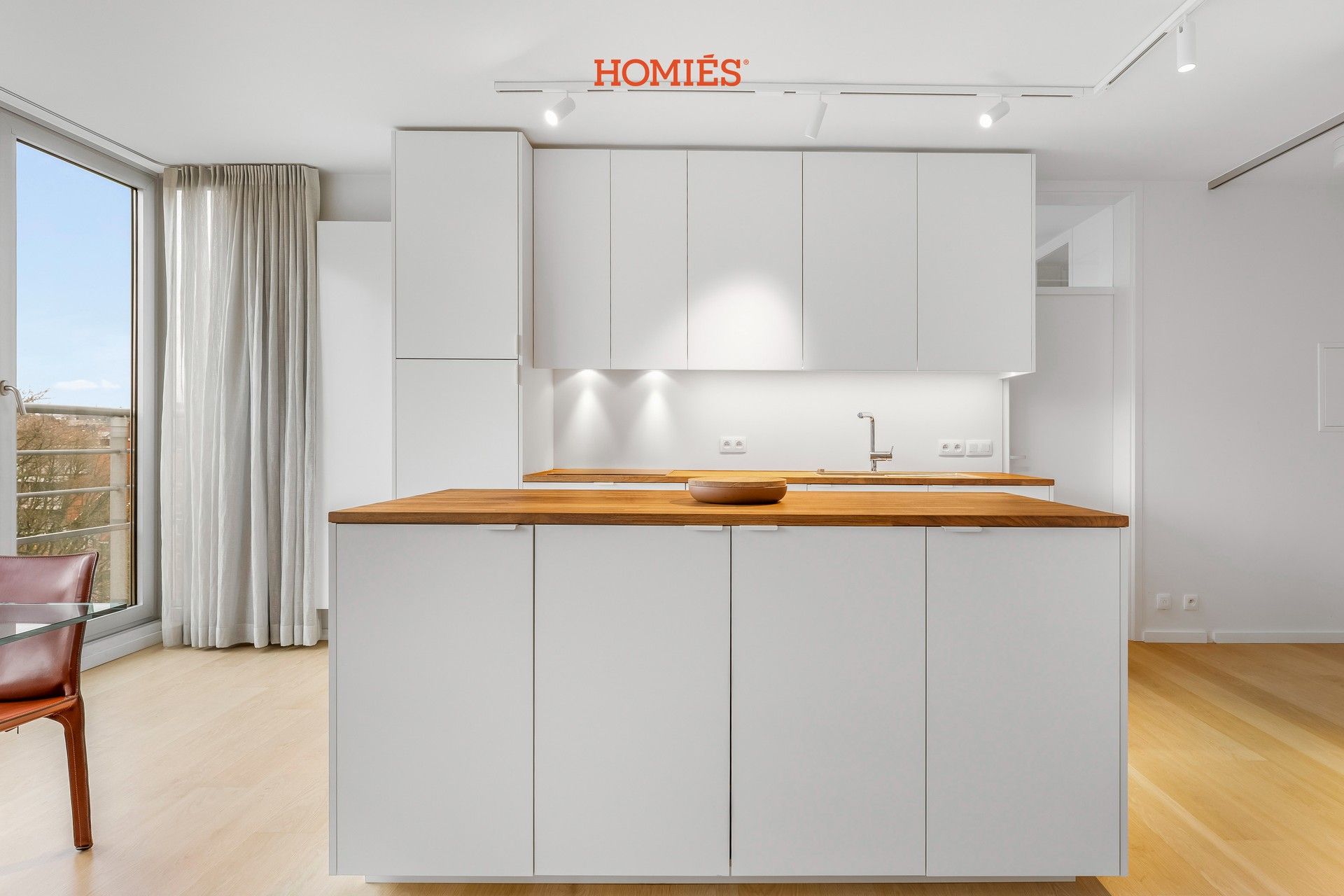 Gerenoveerd éénslaapkamerappartement met prachtig stadszicht foto 5