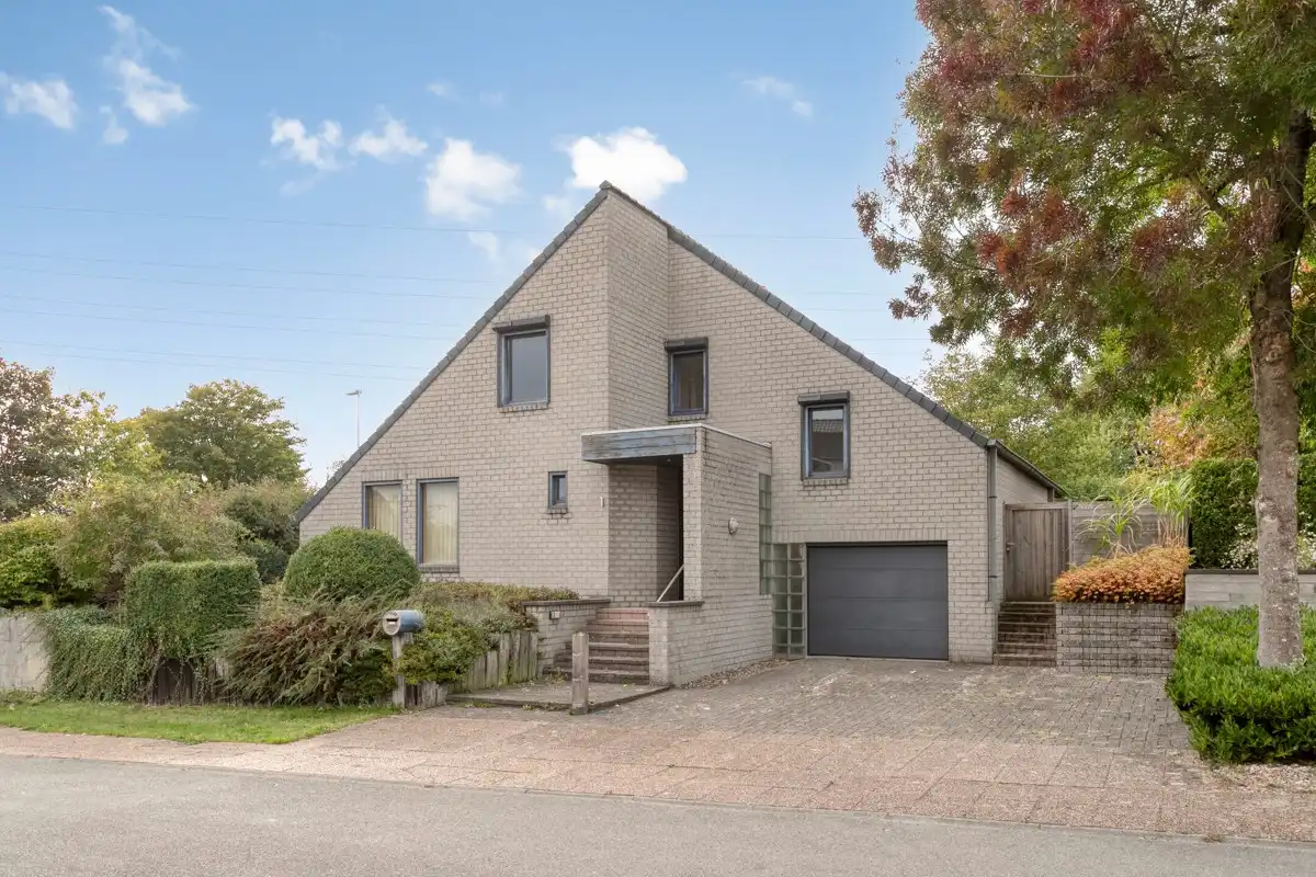 Ruime woning met thuiskantoor te Lendelede foto 2