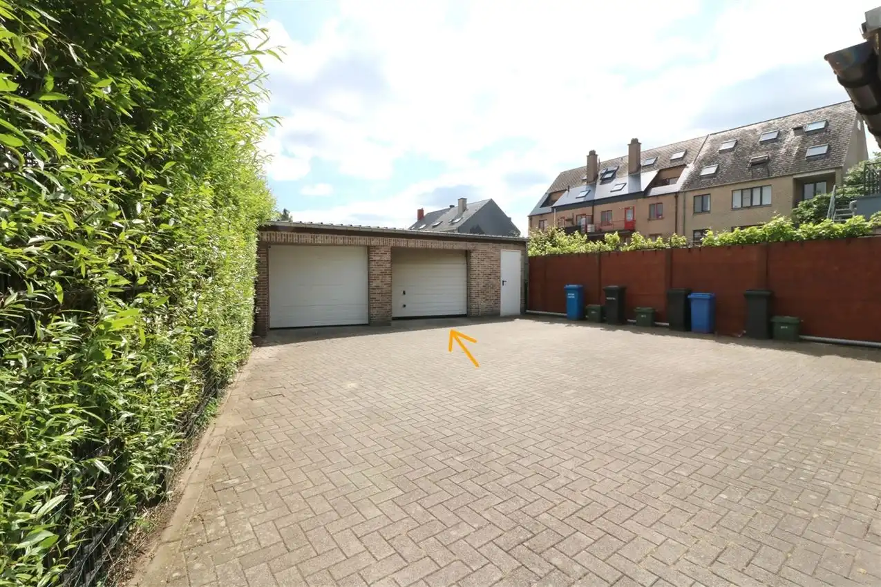 Appartement met 2 slpk., grote garage en terras, rustige ligging foto 3