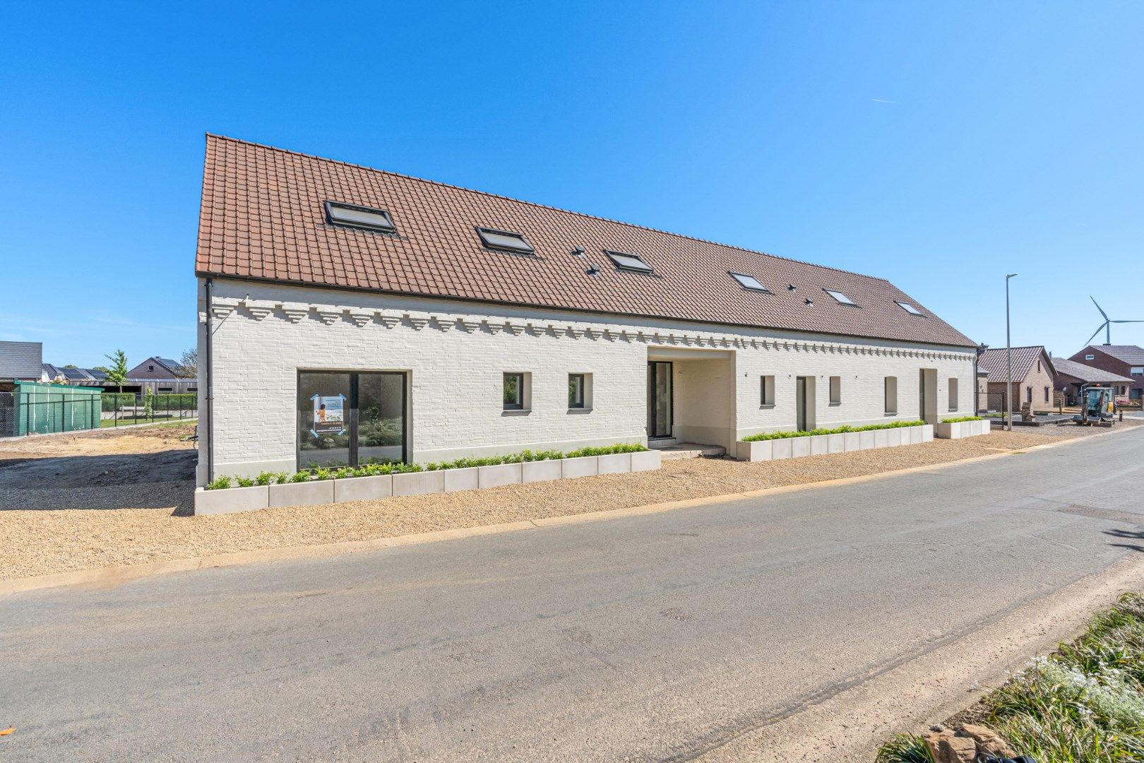 Exclusieve halfvrijstaande woning te koop na transformatie van bestaande hoeve naar 2 casco+ BEN-woningen!  foto {{pictureIndex}}