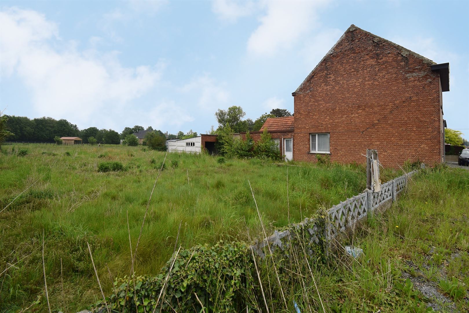 Woning met hangaar en leuke tuin! Te renoveren.  foto 17