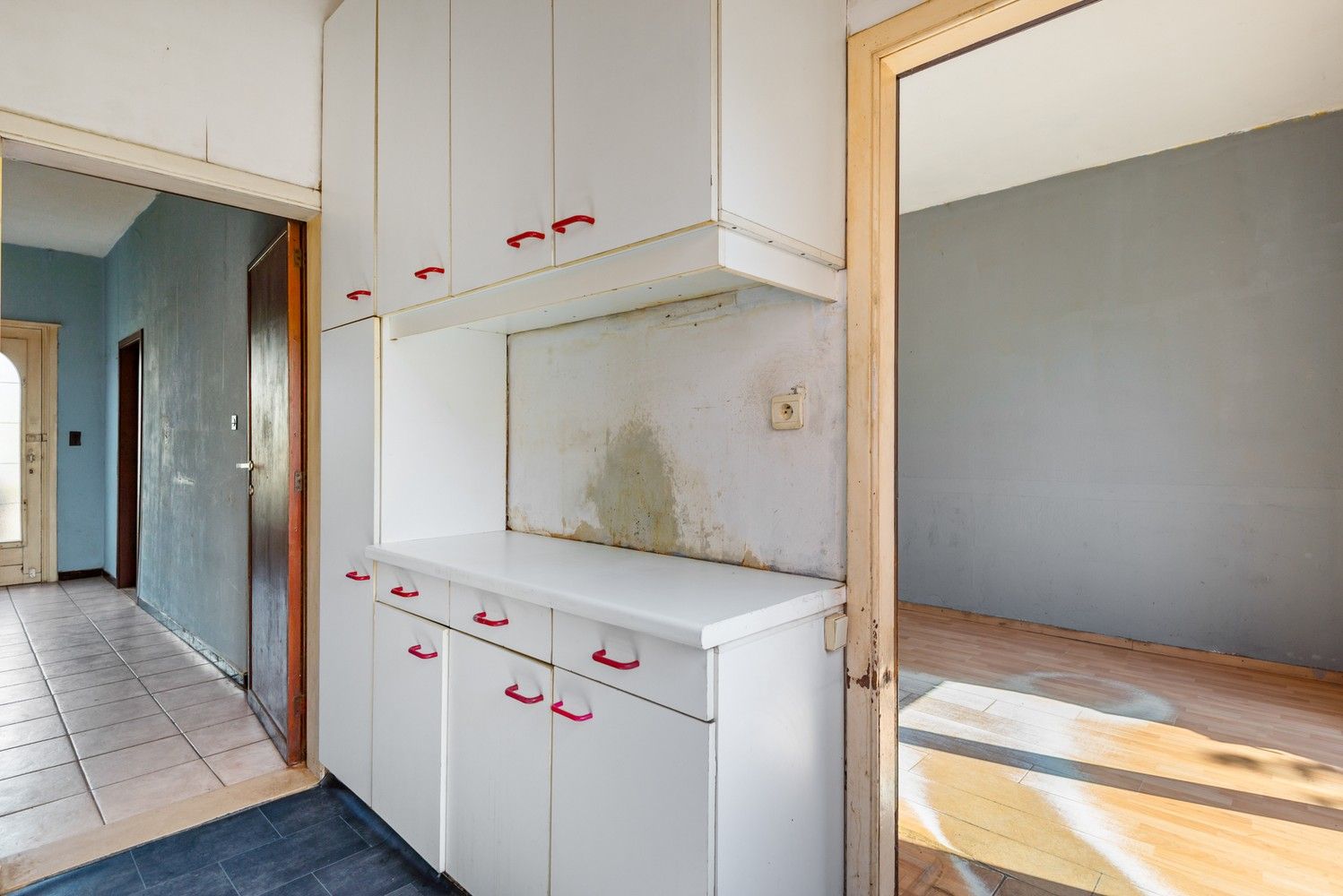 Te renoveren woning met 3 slaapkamers en tuin in Wijnegem! foto 7