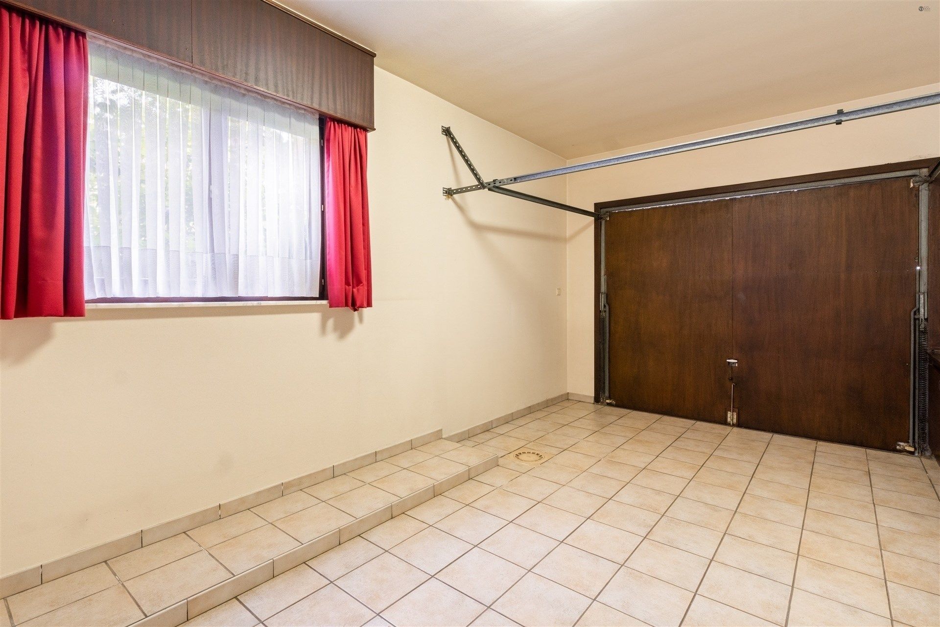 Goed onderhouden, ruime bungalow op 594m² grond foto 16