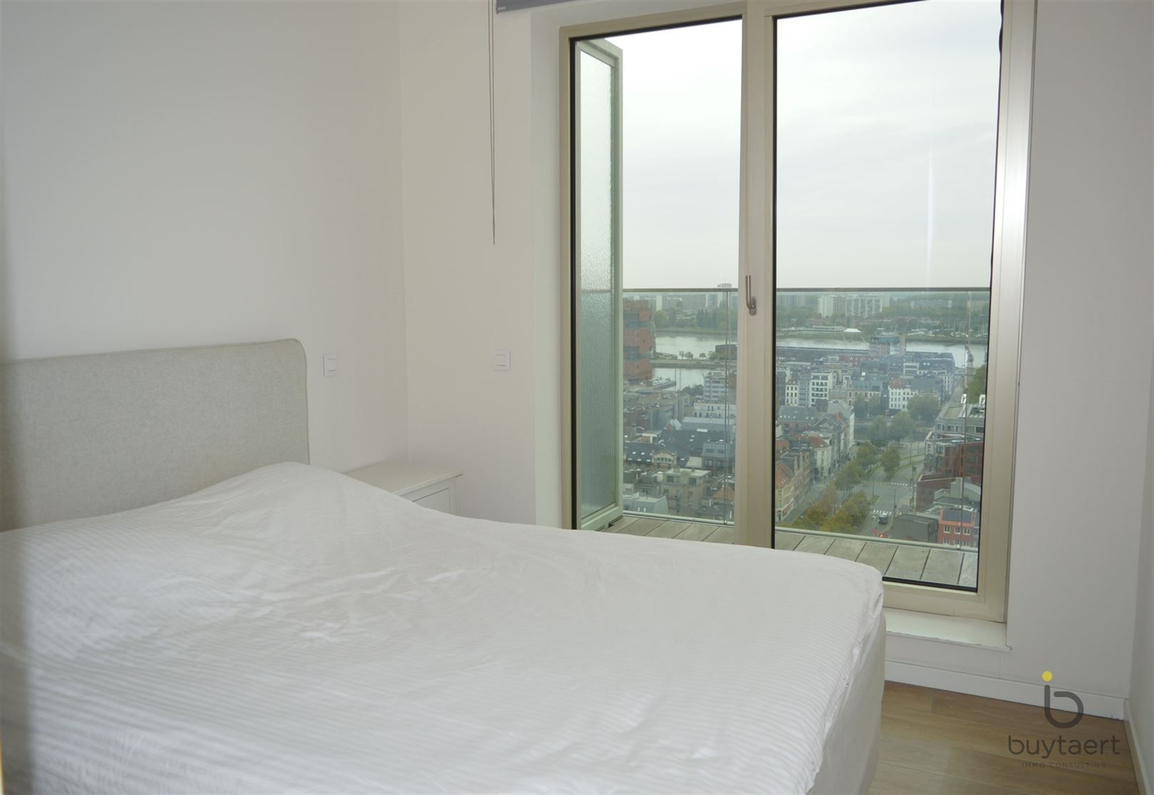 Energiezuinig penthouse met drie slaapkamers en terras! foto 11