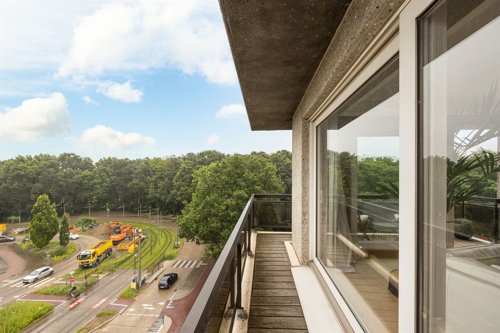 Centraal gelegen en ruim appartement met 3 slaapkamers en aangenaam terras foto 10