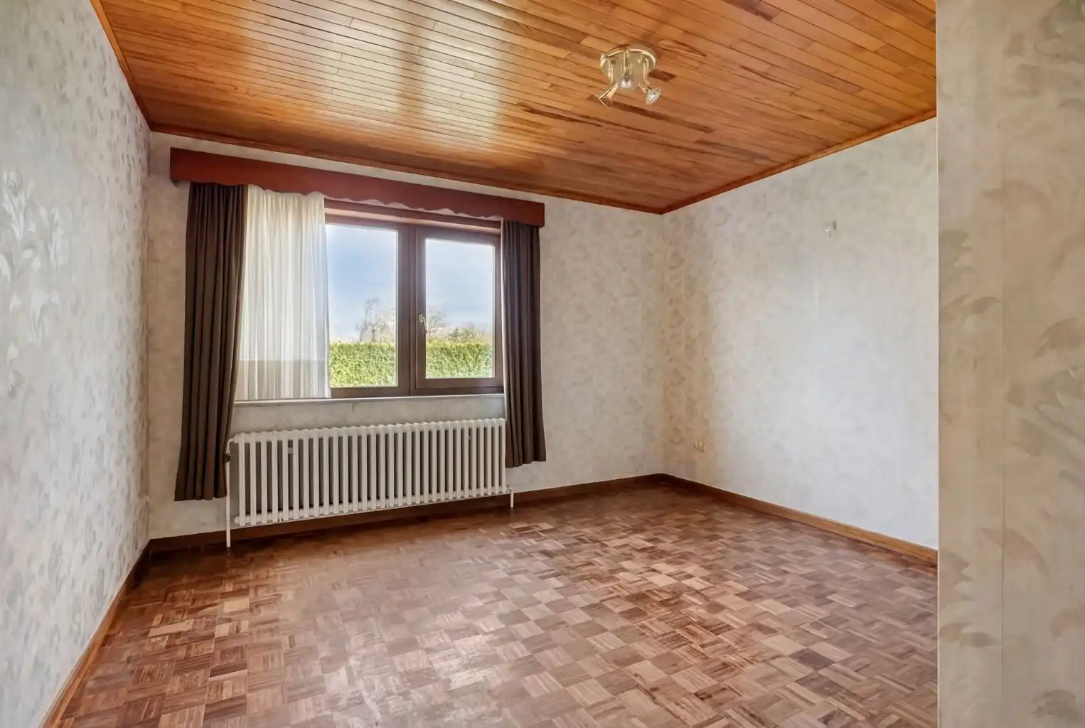 Vrijstaande woning op een uitzonderlijk perceel van 29a95ca met 4 slaapkamers en inpandige garage, gelegen op een rustige toplocatie nabij het centrum van Maaseik. foto 17