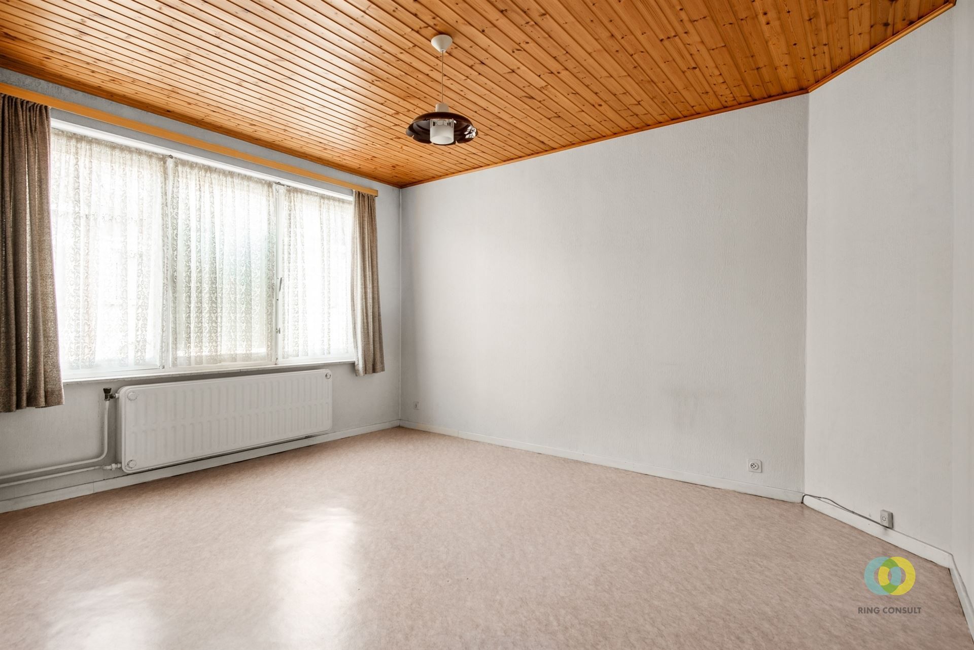 Op te frissen woning met tuin en potentieel foto 11