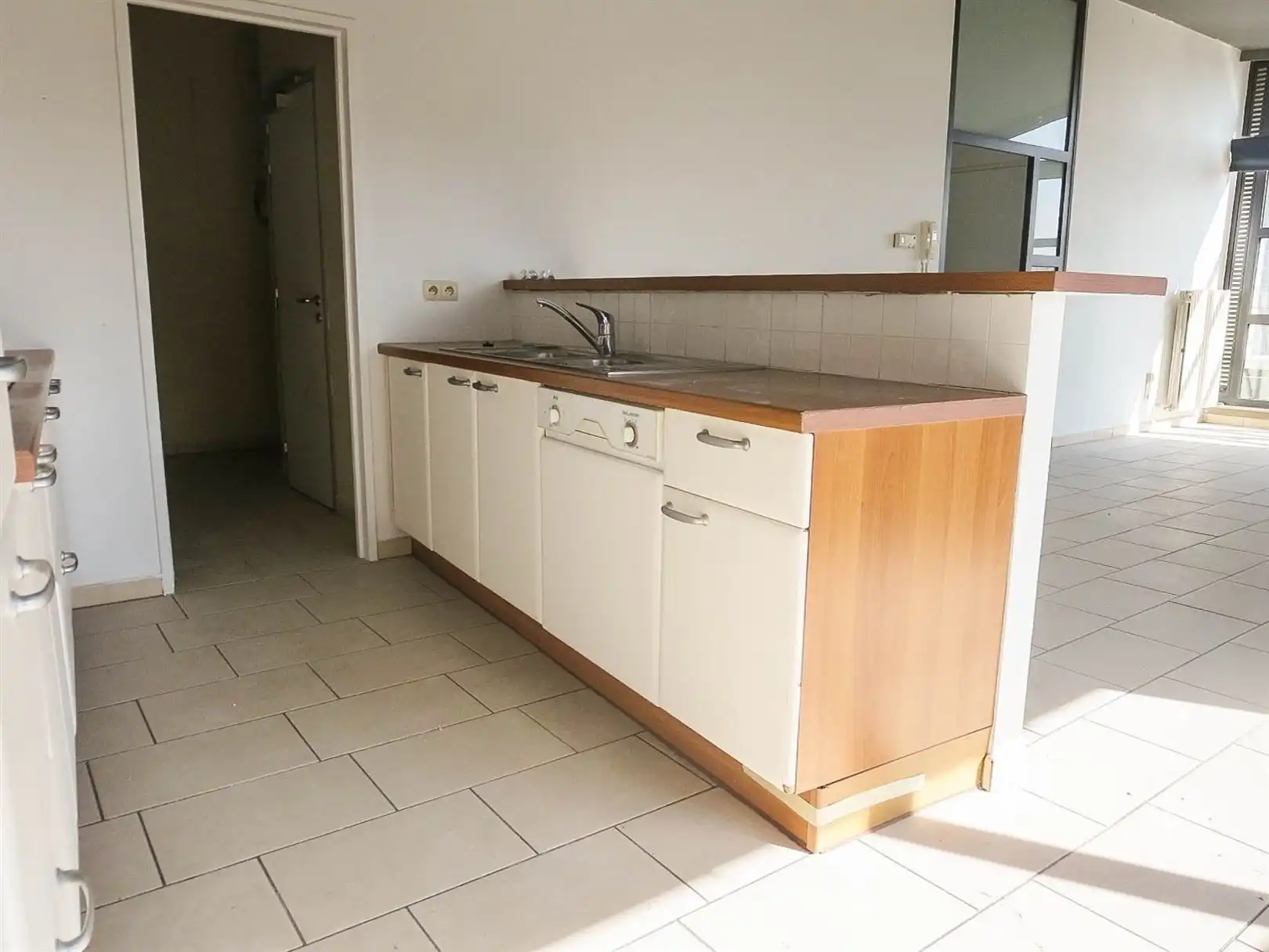 Centraal gelegen 2 slaapkamer appartement met ruim terras foto 6