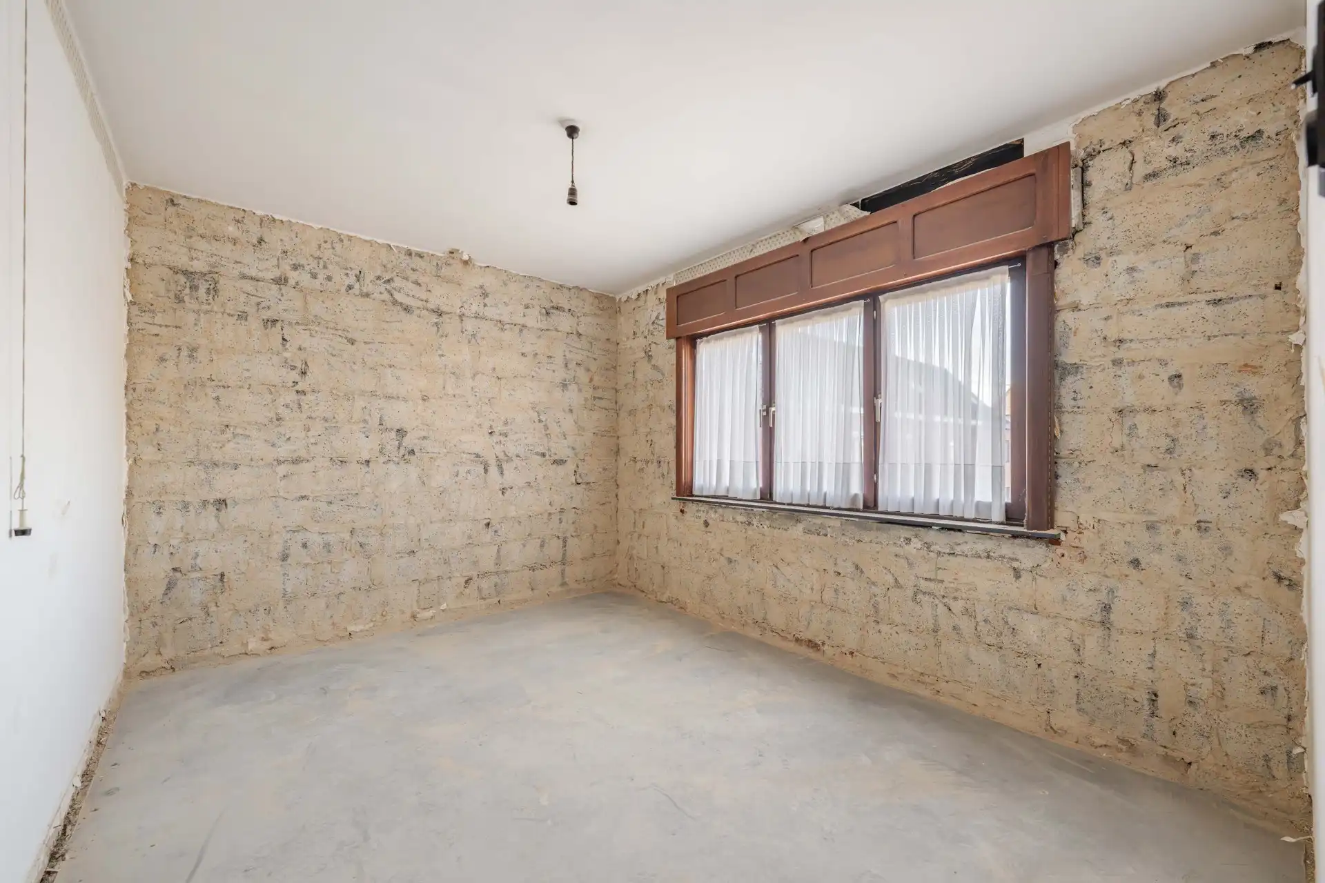 Kloeke woning met 3 slaapkamers en tuin/ bouwgrond TE KOOP in Meulebeke! foto 9