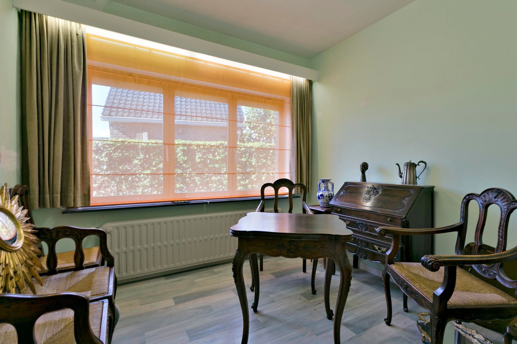Bungalow met 2 garages, tuin en 3 slaapkamers! foto 19