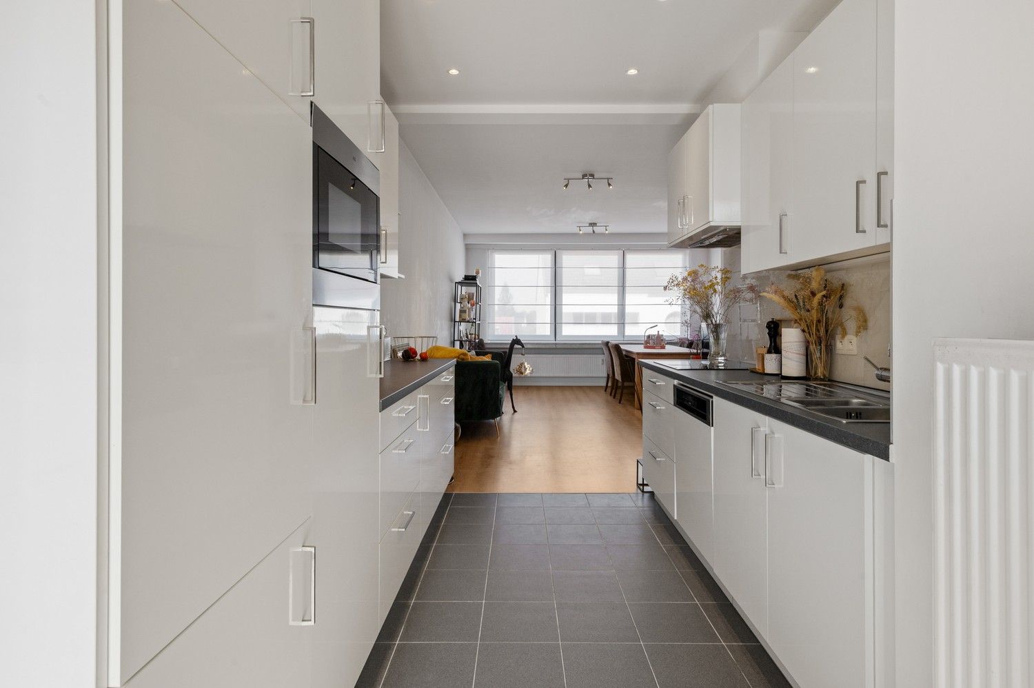 Instapklaar 2 SLPK appartement met een terras te Wijnegem! foto 9