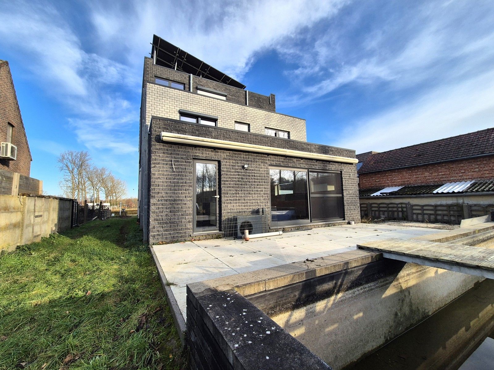 Recent, groot, praktisch + zuidgericht met prachtig uitzicht foto 4