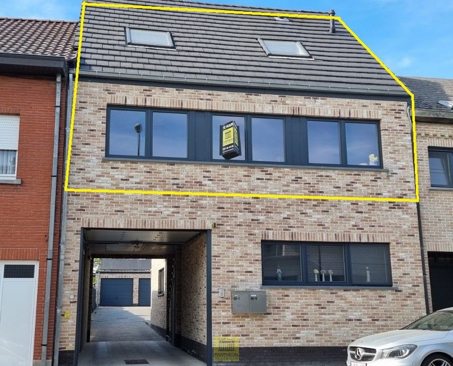 Ruim duplexappartement met aangenaam terras én garage! foto {{pictureIndex}}