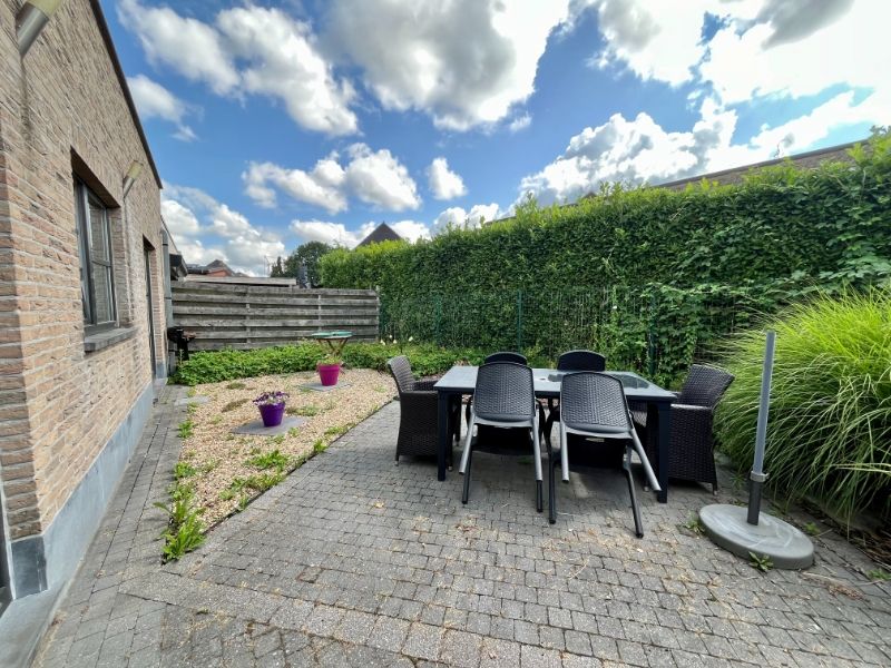 CENTRAAL GELEGEN GELIJKVLOERSAPPARTEMENT MET TWEE SLAAPKAMERS EN GARAGE TE HUUR foto 10