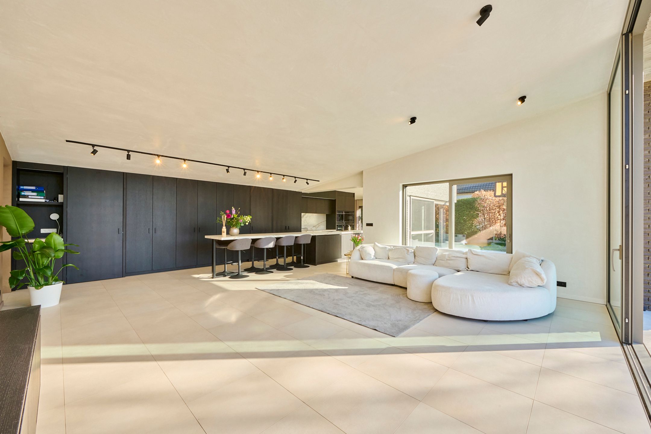 Volledig verbouwde woning met zwembad foto 6