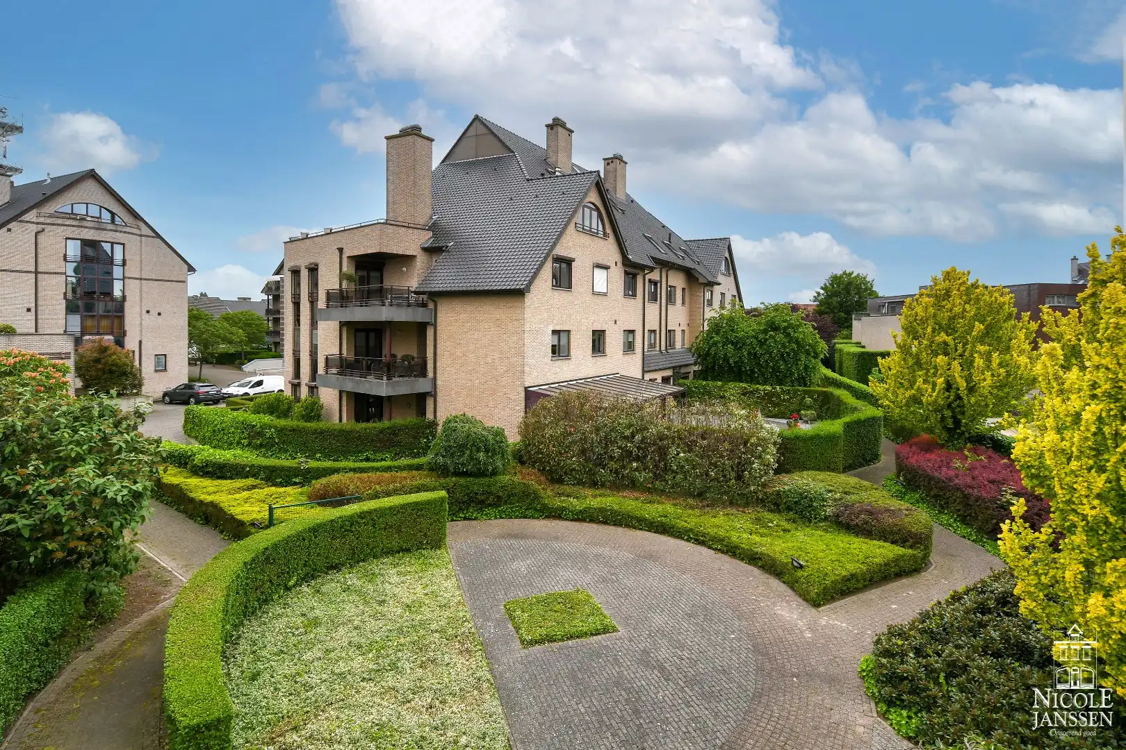 Ruim en luxueus appartement van 190m² met twee mooie terrassen en garage foto 33