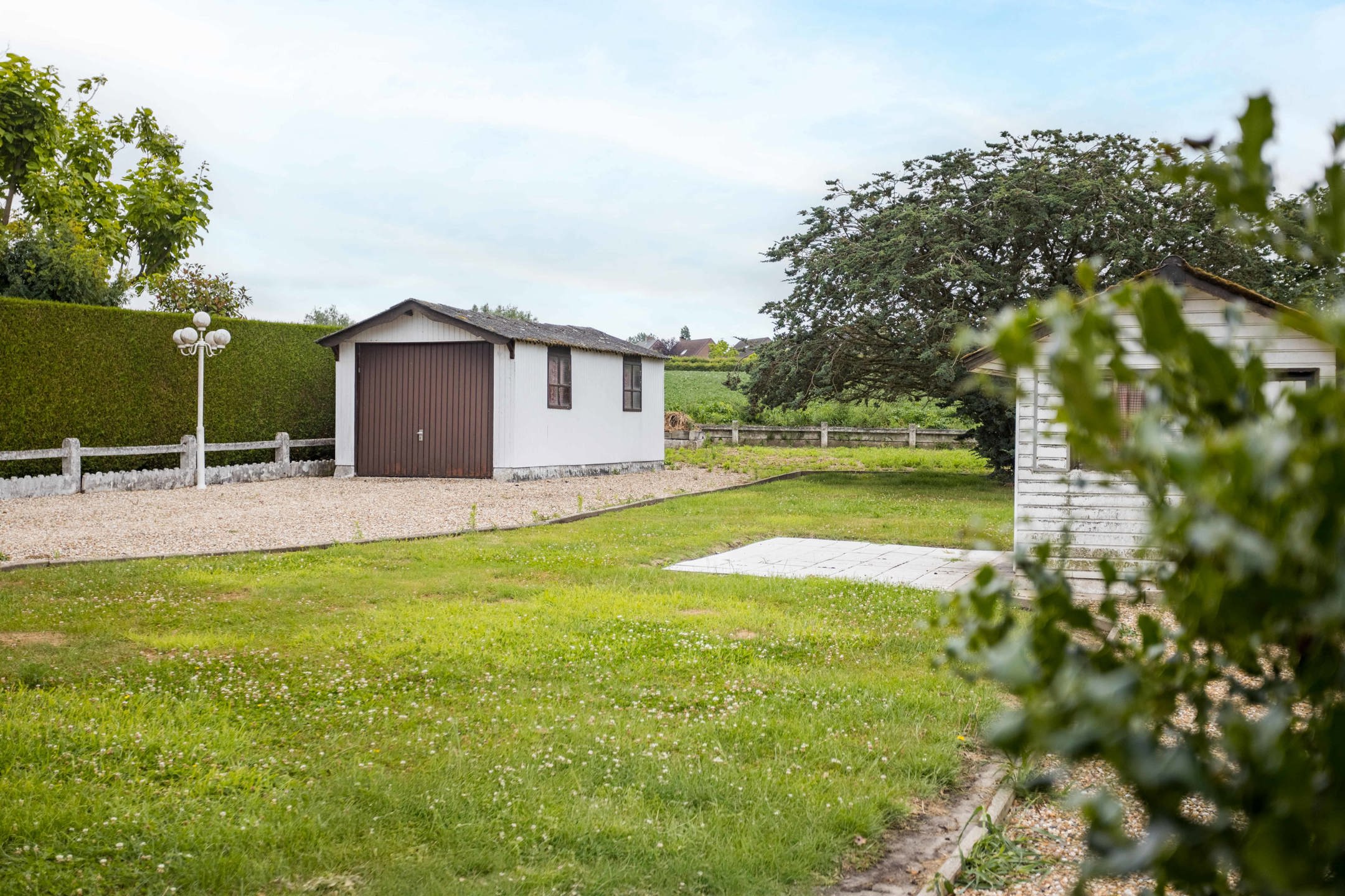 Te renoveren bungalow met prachtige tuin. foto 21
