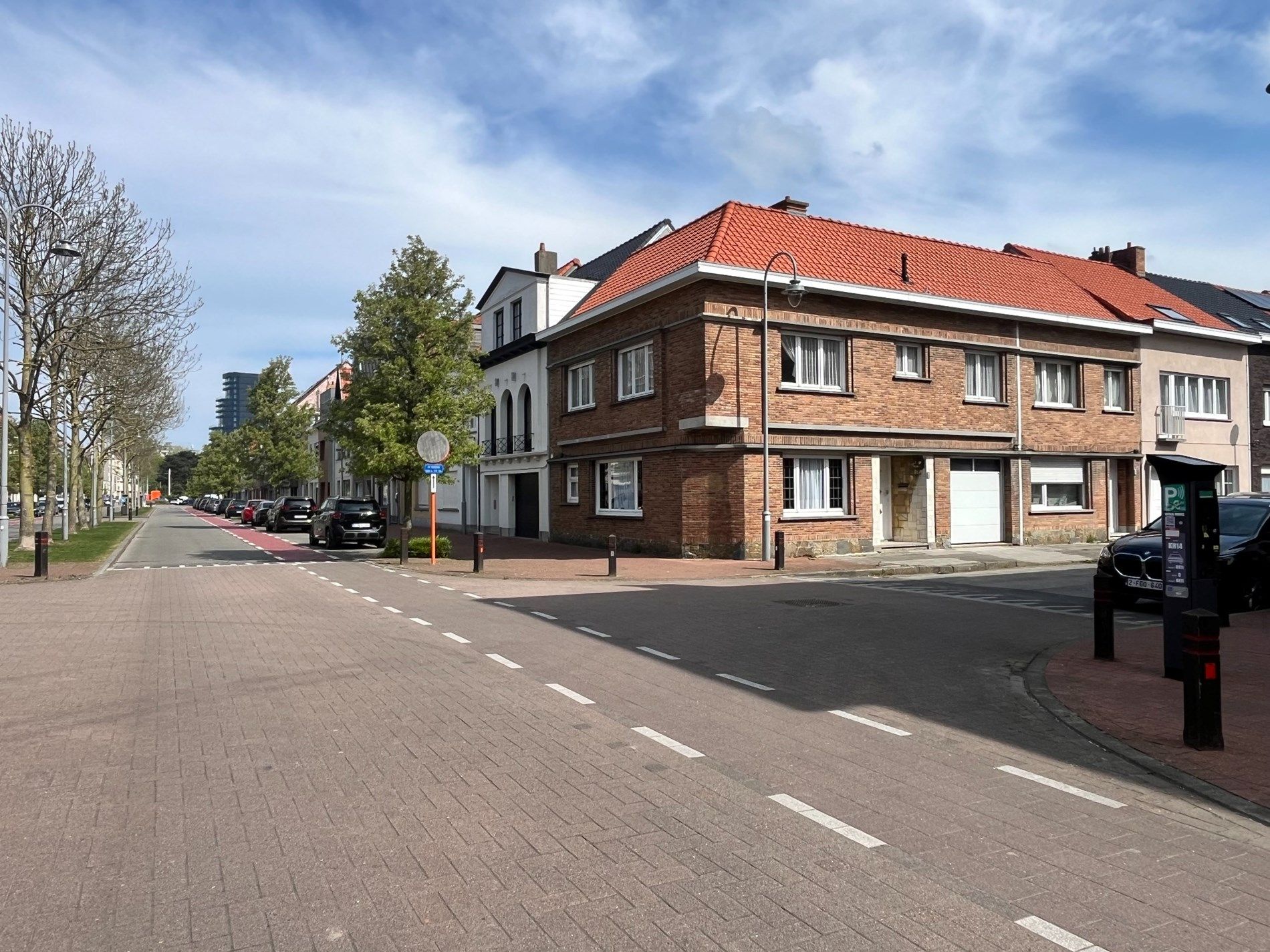 Gezamenlijke verkoop van twee goed gelegen huizen foto 3