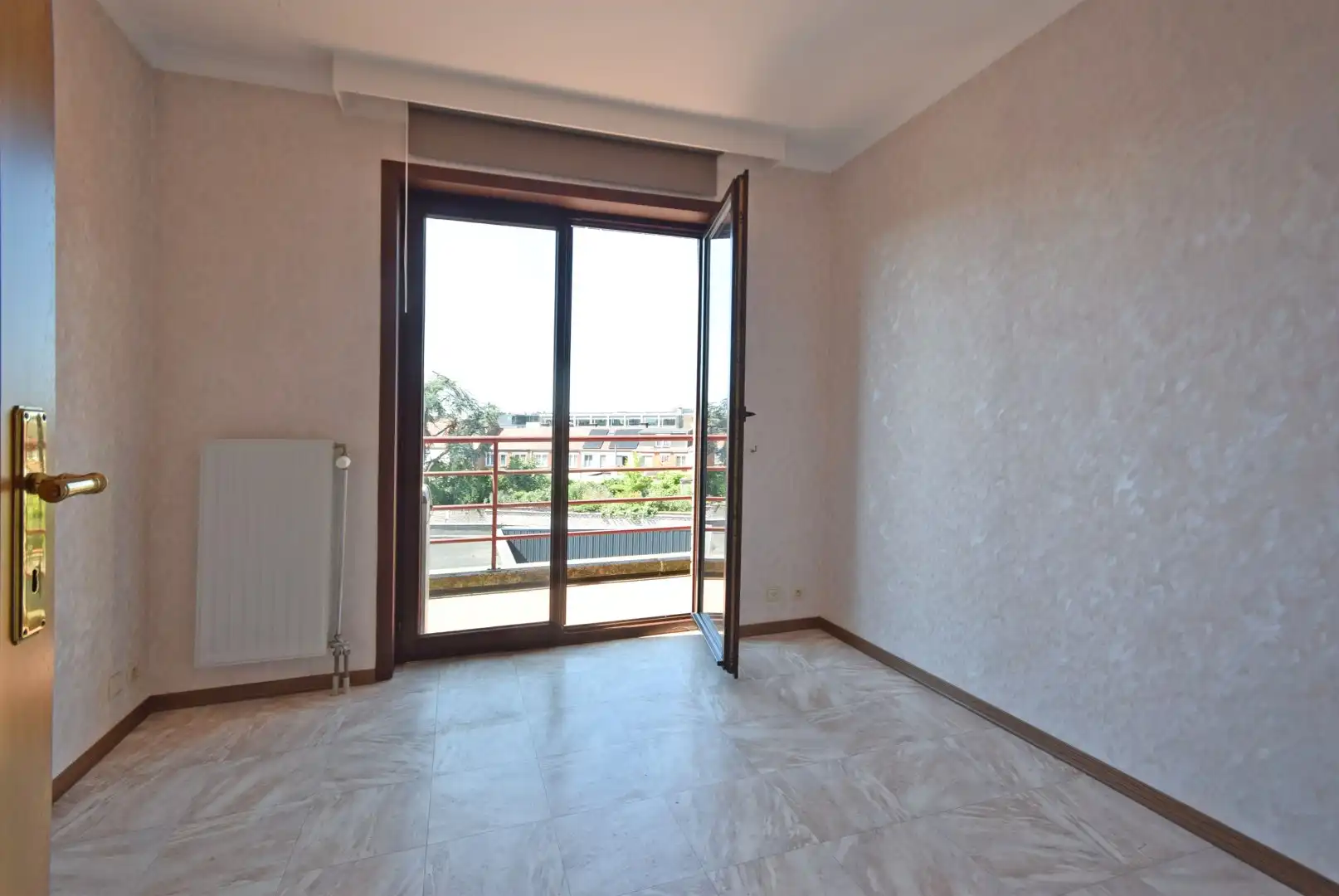 Ruim 2-slaapkamerappartement met twee terrassen en garage op mooie locatie in Roeselare foto 7