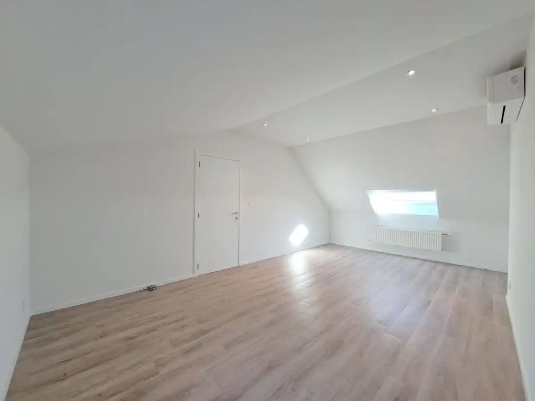 Instapklaar ruim duplex appartement te Rekem foto 14