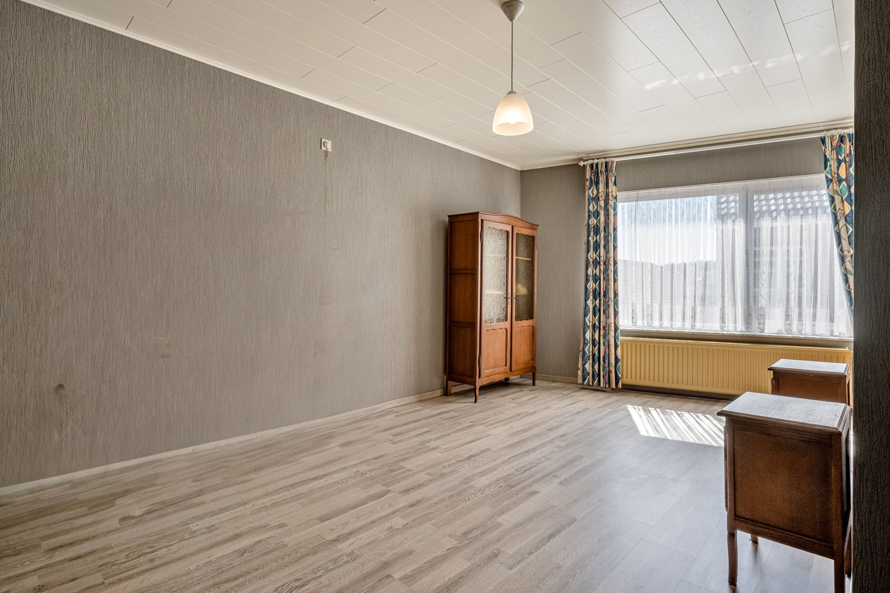 Te renoveren gezinswoning met inpandige garage en tuin  foto 18