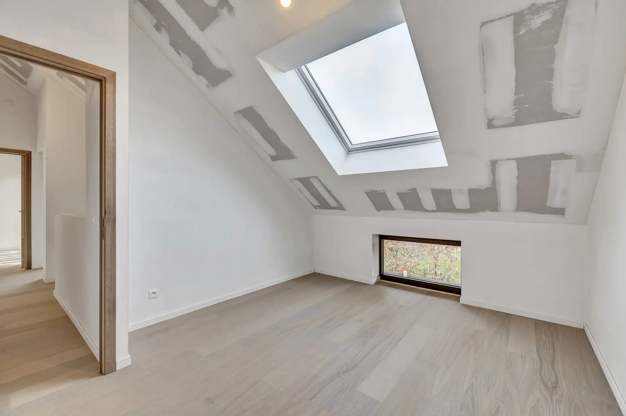 Prachtige half open nieuwbouwwoning in uniek woonerf foto 14