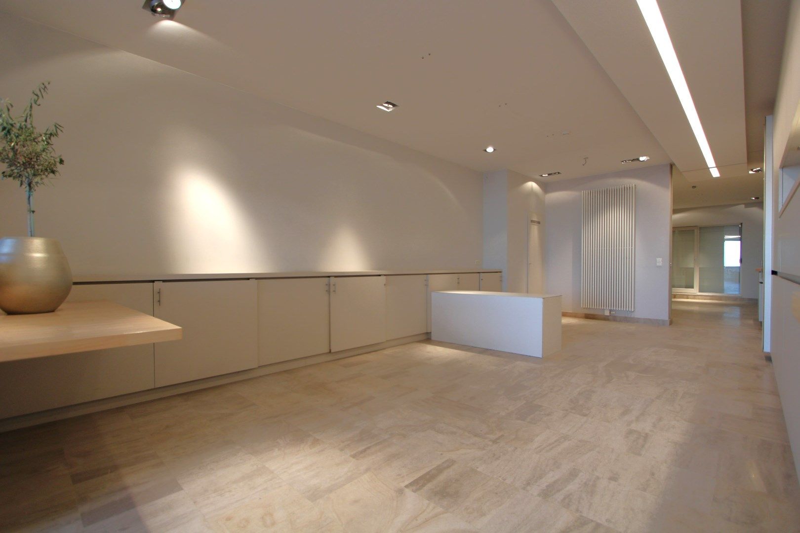 handelspand Zeedijk Het Zoute 816 (Knokke ) met slaapmogelijkheid  foto {{pictureIndex}}