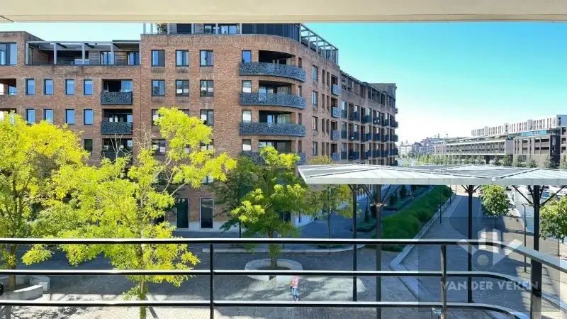 2 slaapkamer appartement met zicht op het scheepvaartplein en naar het water! foto 13