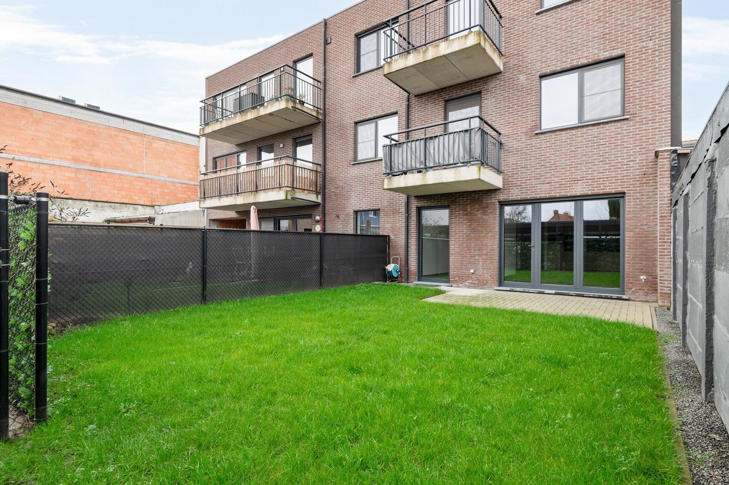 Gelijkvloers BEN-appartement met 2 slaapkamers en tuin te Borsbeek! foto 2