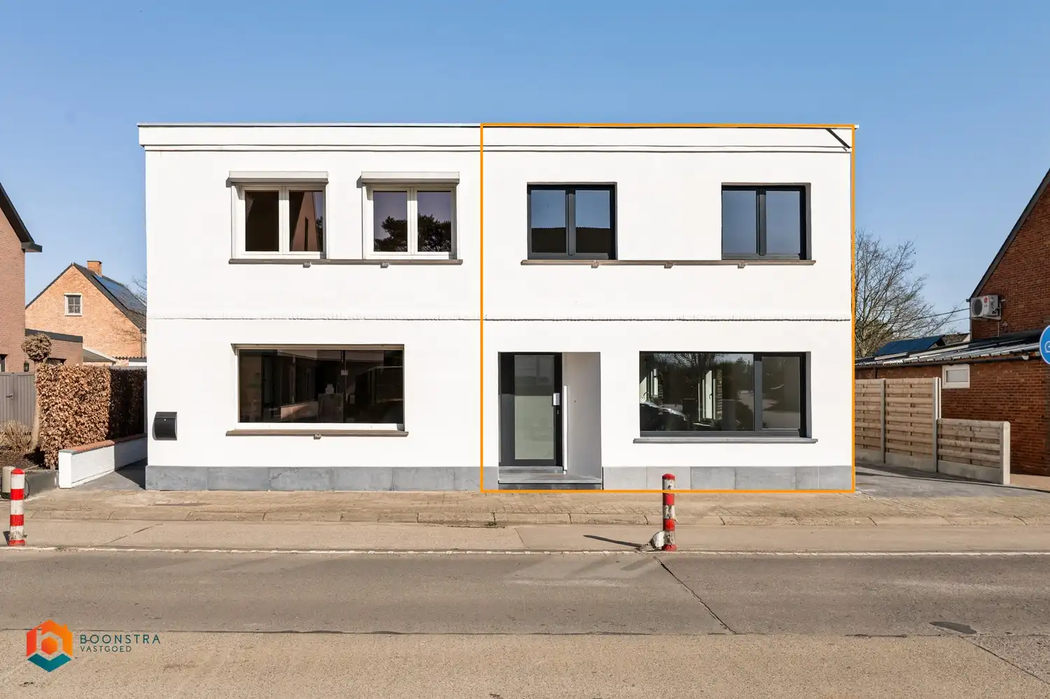 Gerenoveerde woning met 3 slpkrs foto {{pictureIndex}}