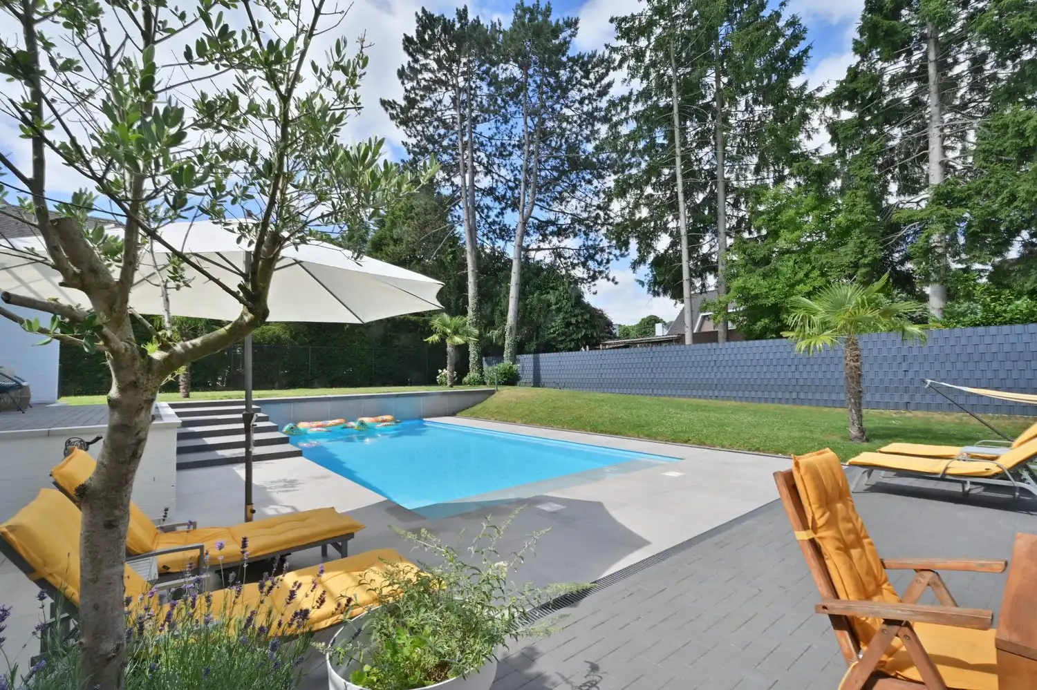 Exclusieve kantoorvilla met zwembad & poolhouse foto 4