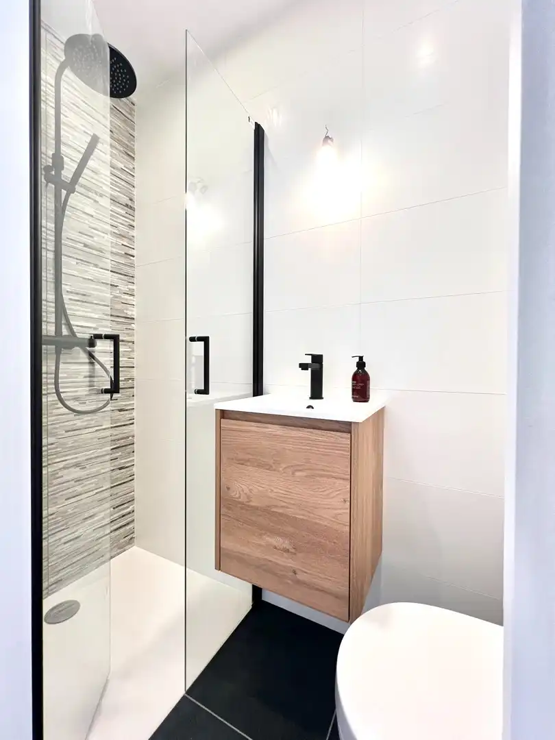 Gerenoveerde studio met slaaphoek op de Zeedijk foto 14