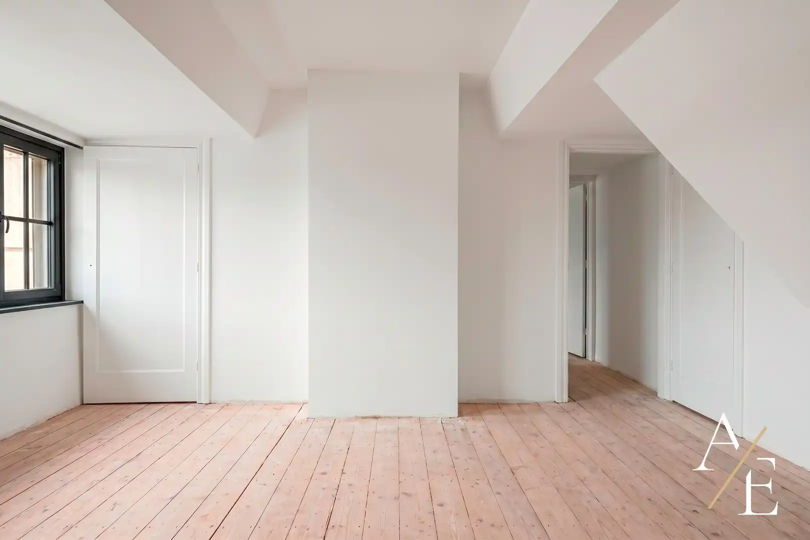 SCHELLEBELLE - Te renoveren woning met potentieel! foto 9