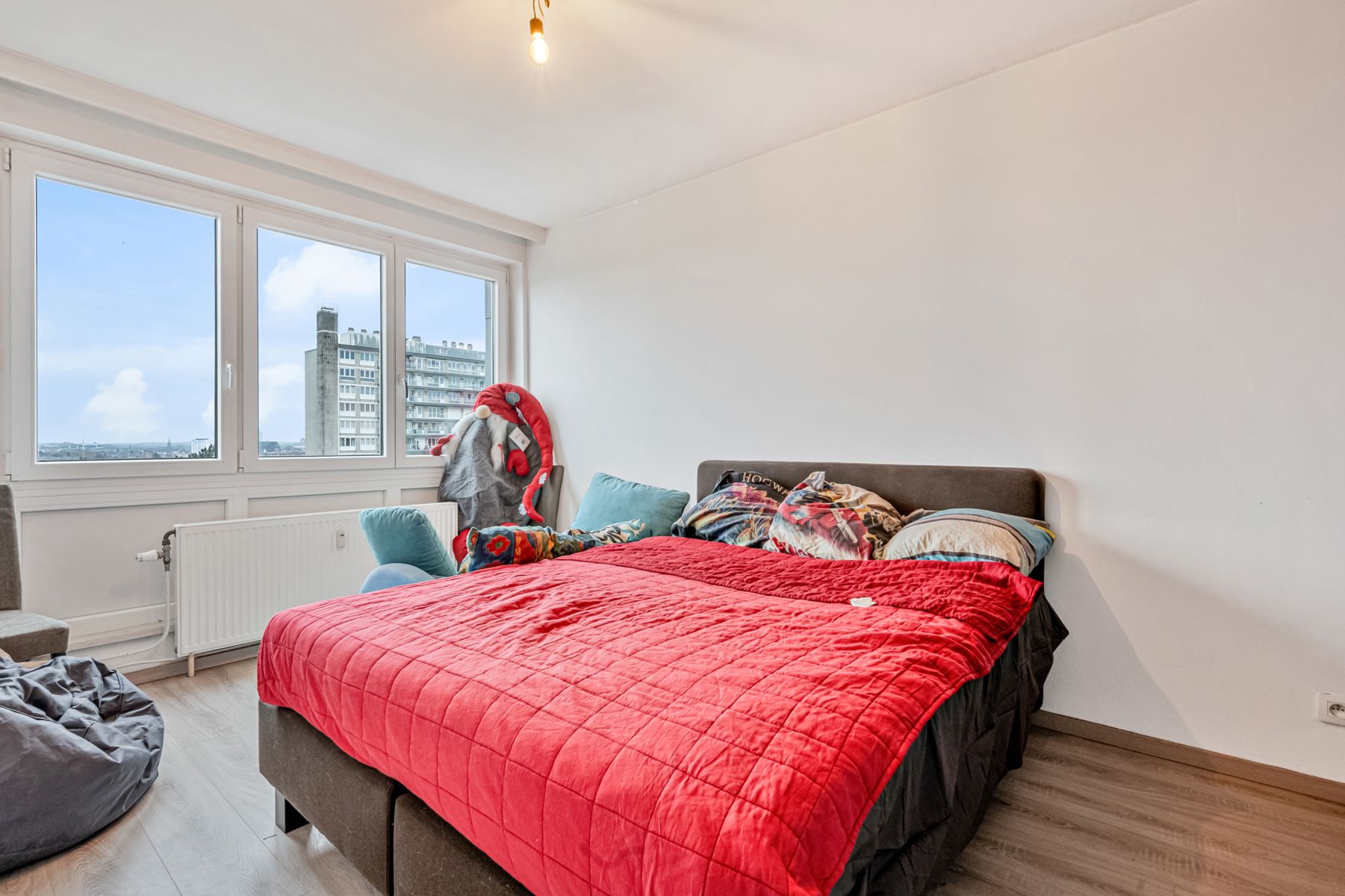 Instapklaar 3-slaapkamerappartement met terras en uitzicht foto 8