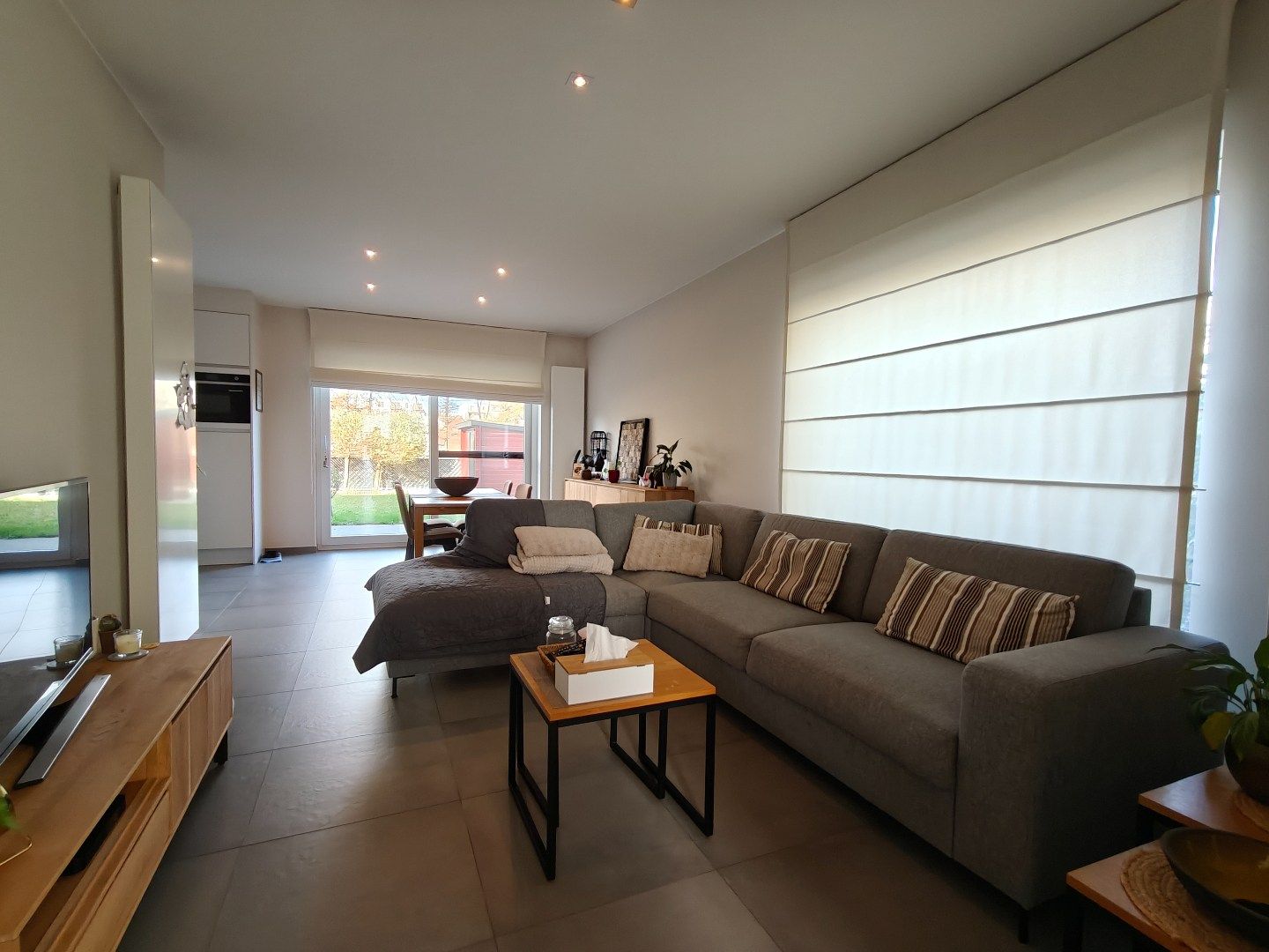 Halfopen bebouwing met drie slaapkamers, tuin en garage foto 2